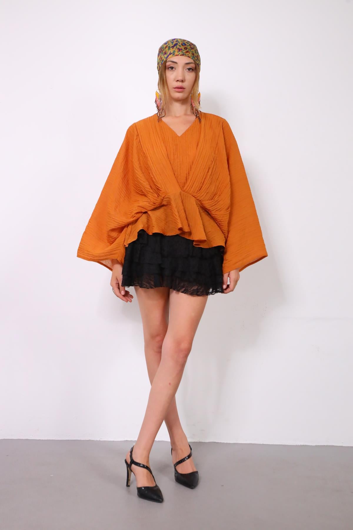 Turuncu V Yaka Pilleli Yarasa Kol Bluz - Şaman Butik Turuncu V Yaka Pilleli Yarasa Kol Bluz