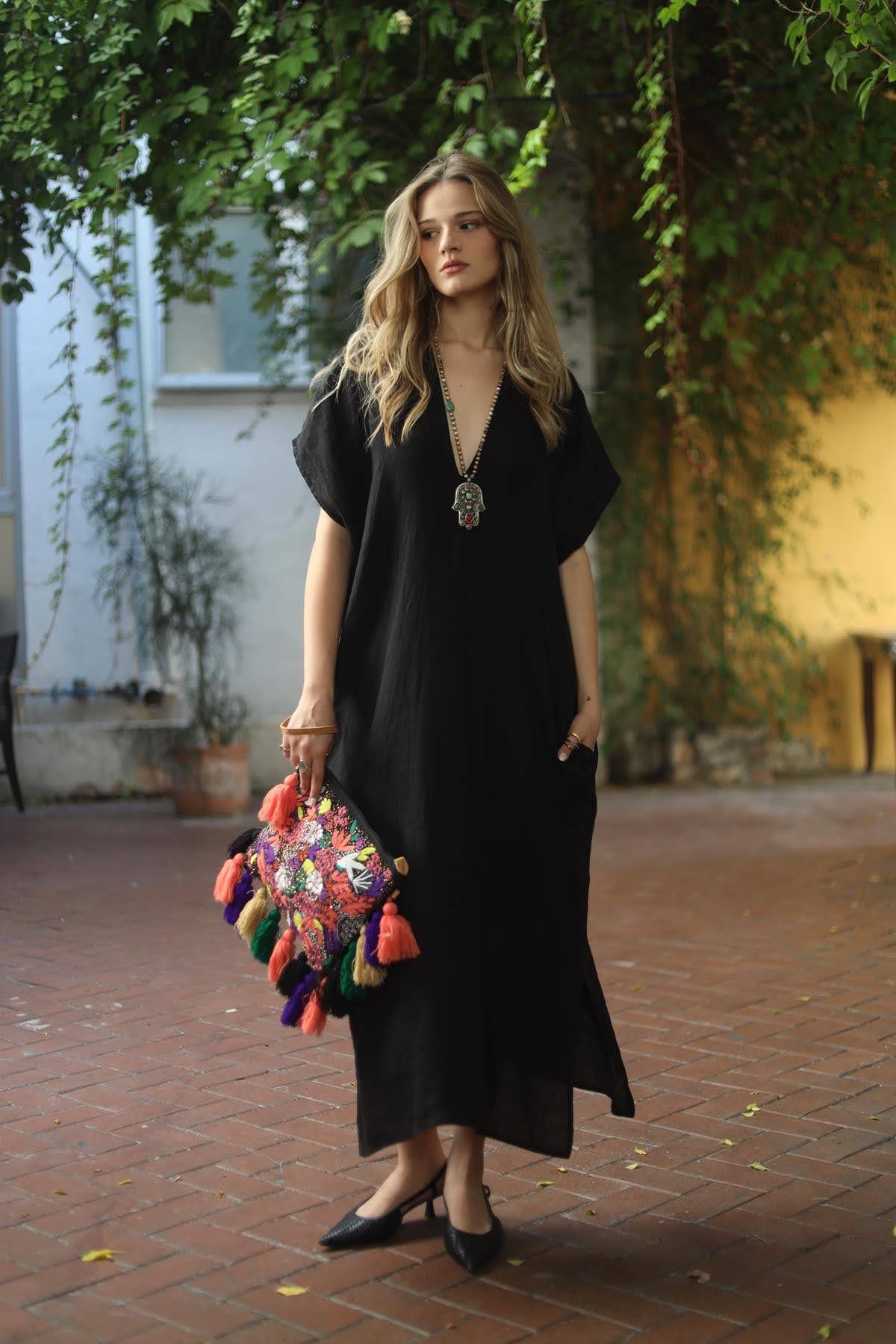 Siyah Sırtı Bağlamalı Yırtmaçlı Keten Elbise