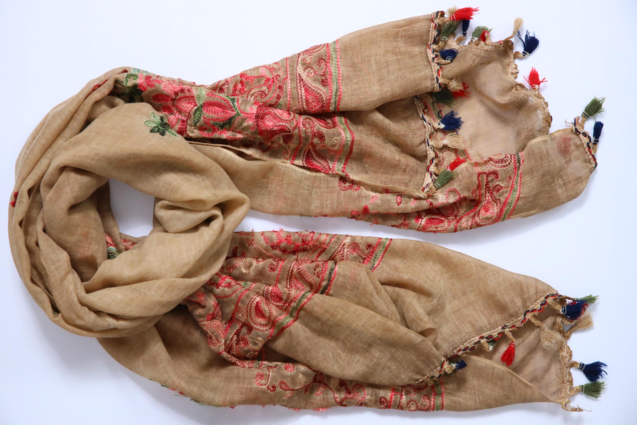  Camel Rengi İşlemeli Püsküllü Şal