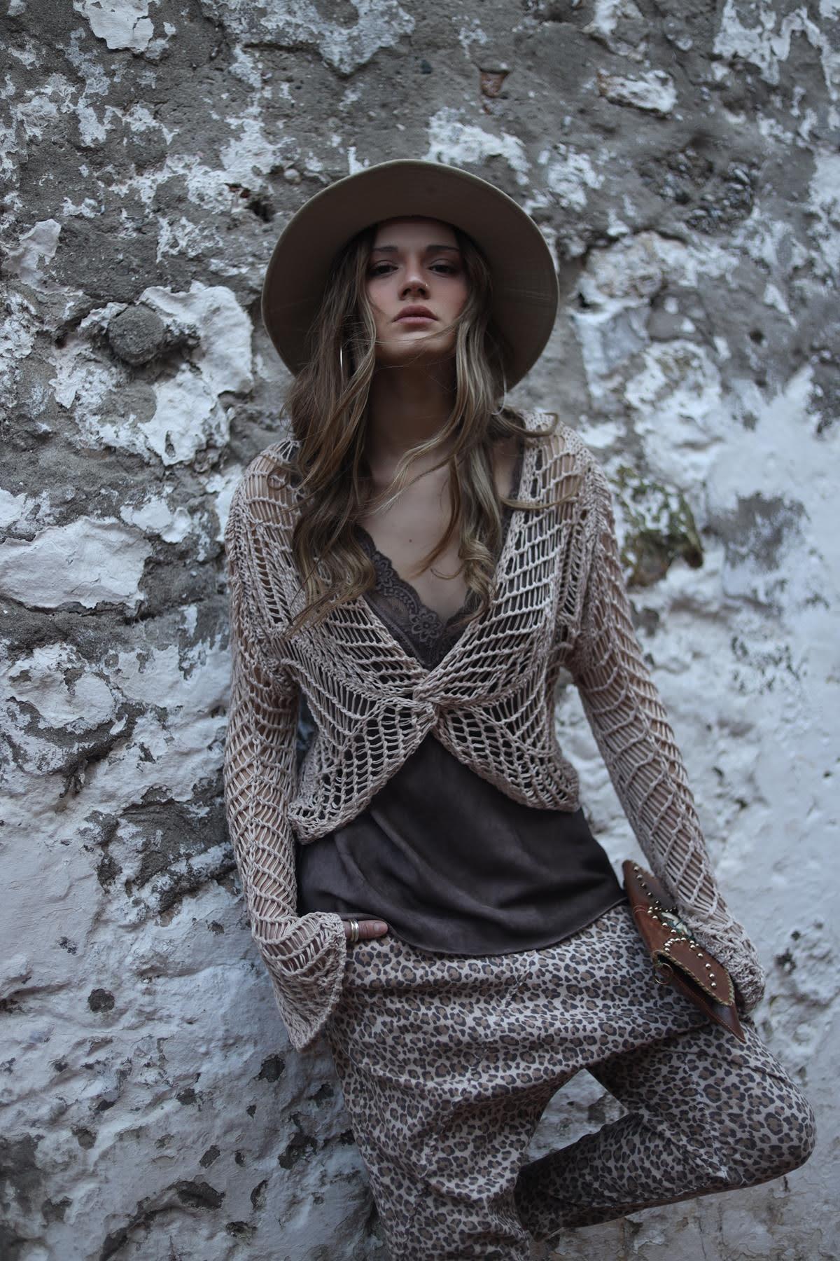 Krem Rengi Önü Çapraz File Triko Bluz