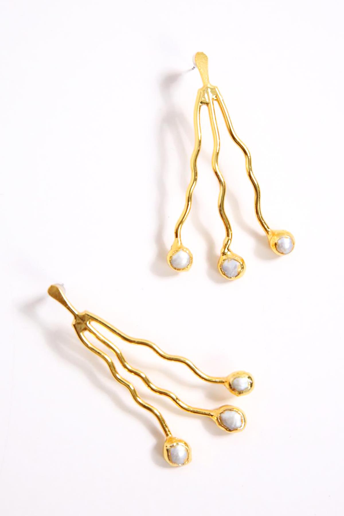  Altın Kapama Dalgalı Tasarım Küpe