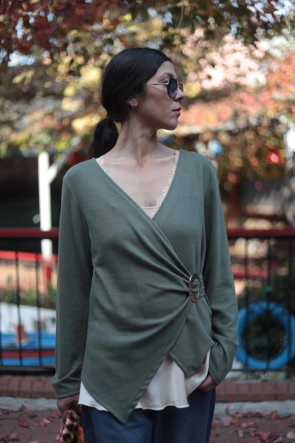 Haki Kruvaze Yaka Tokalı Triko Bluz