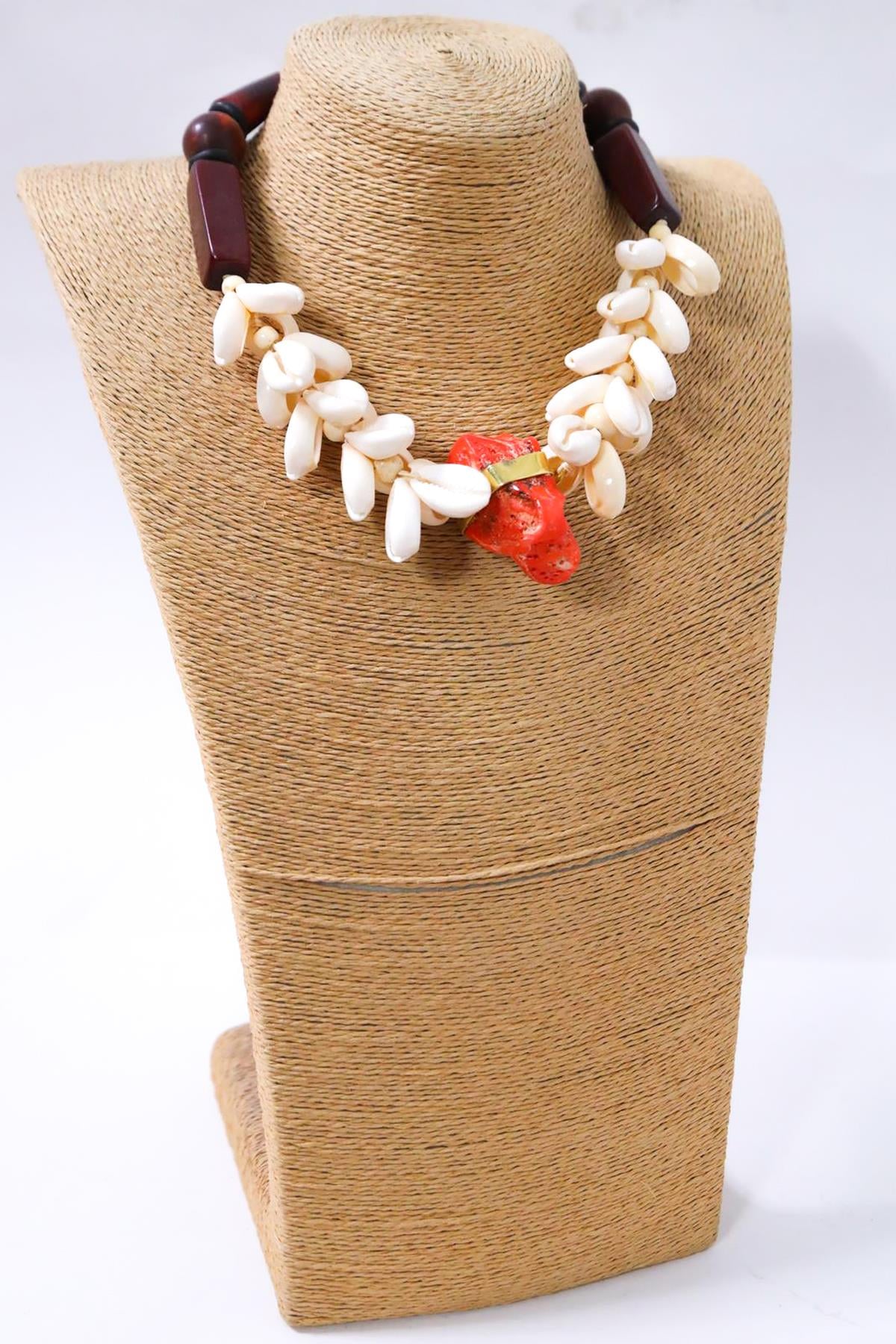 Mercan Detaylı Deniz Kabuğu Tasarım Kolye - Şaman Butik Mercan Detaylı Deniz Kabuğu Tasarım Kolye