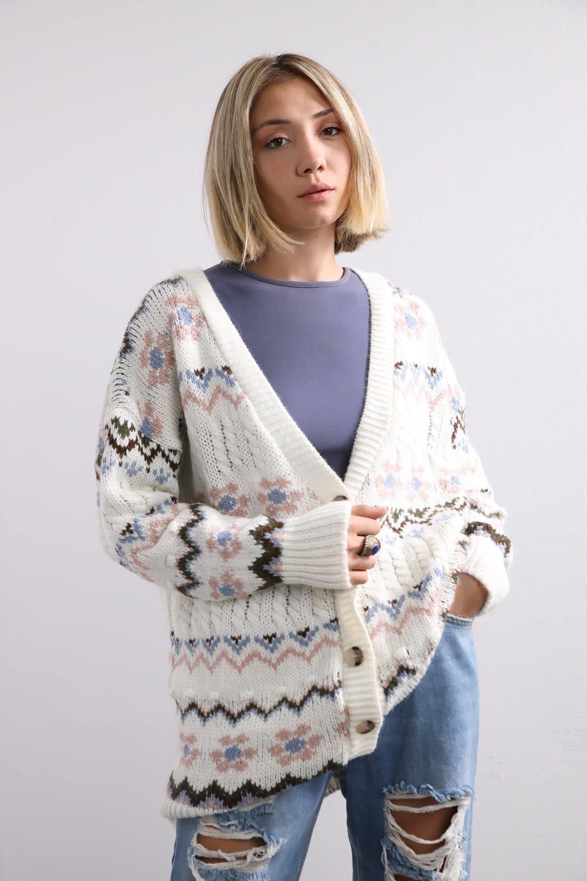  Ekru Kabartma Detaylı Desenli Hırka