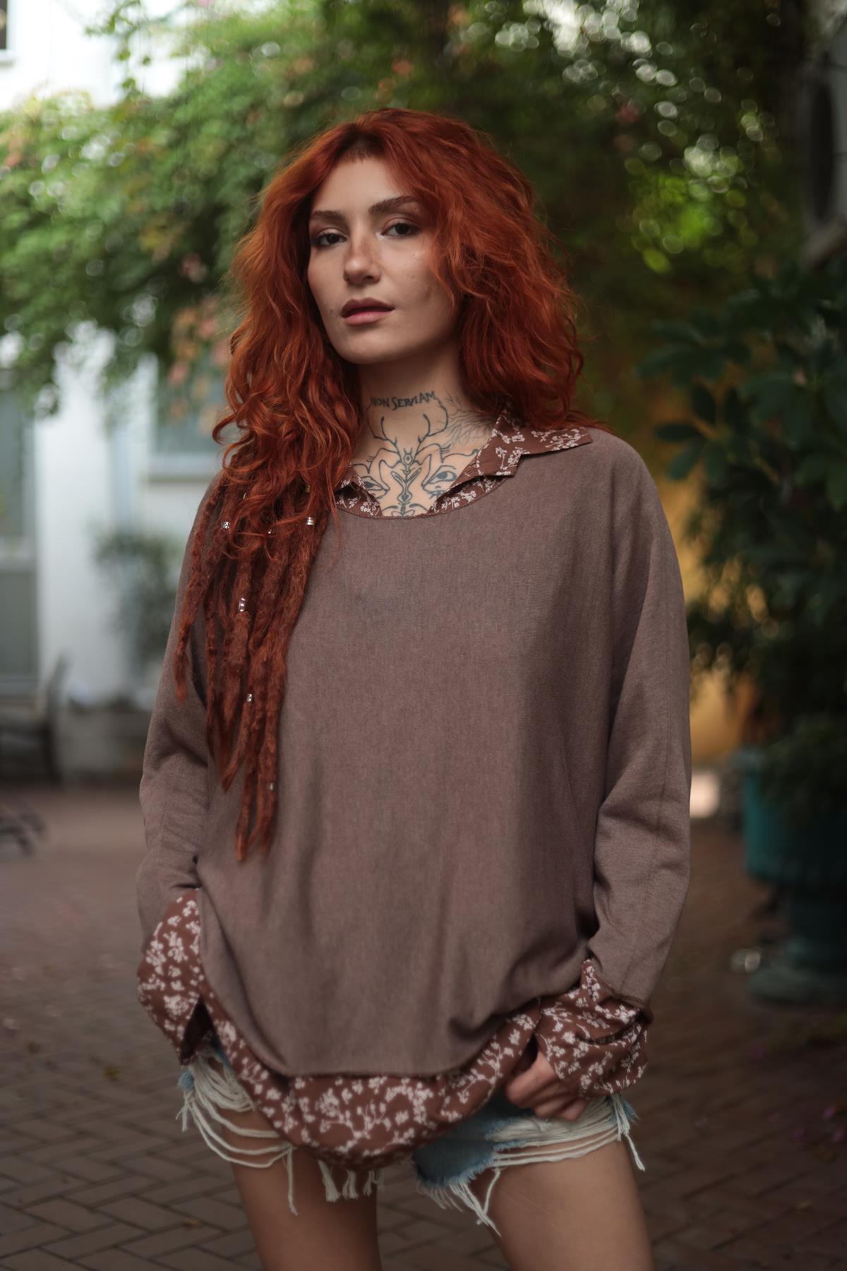 Kahverengi Çiçek Desenli Gömlekli Bluz