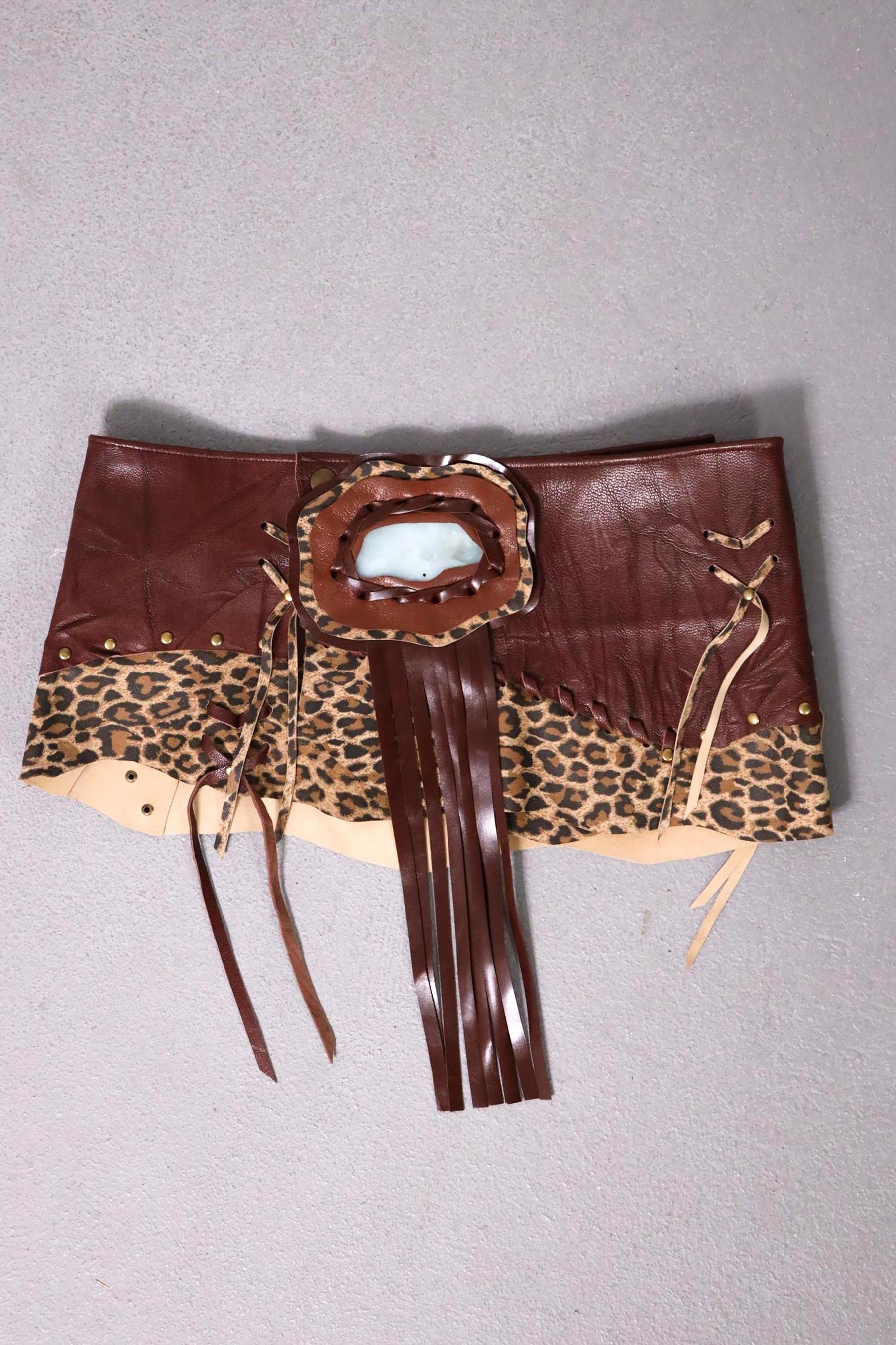 Kahverengi Leopar Desenli Doğal Taşlı Deri Kemer - Şaman Butik Kahverengi Leopar Desenli Doğal Taşlı Deri Kemer