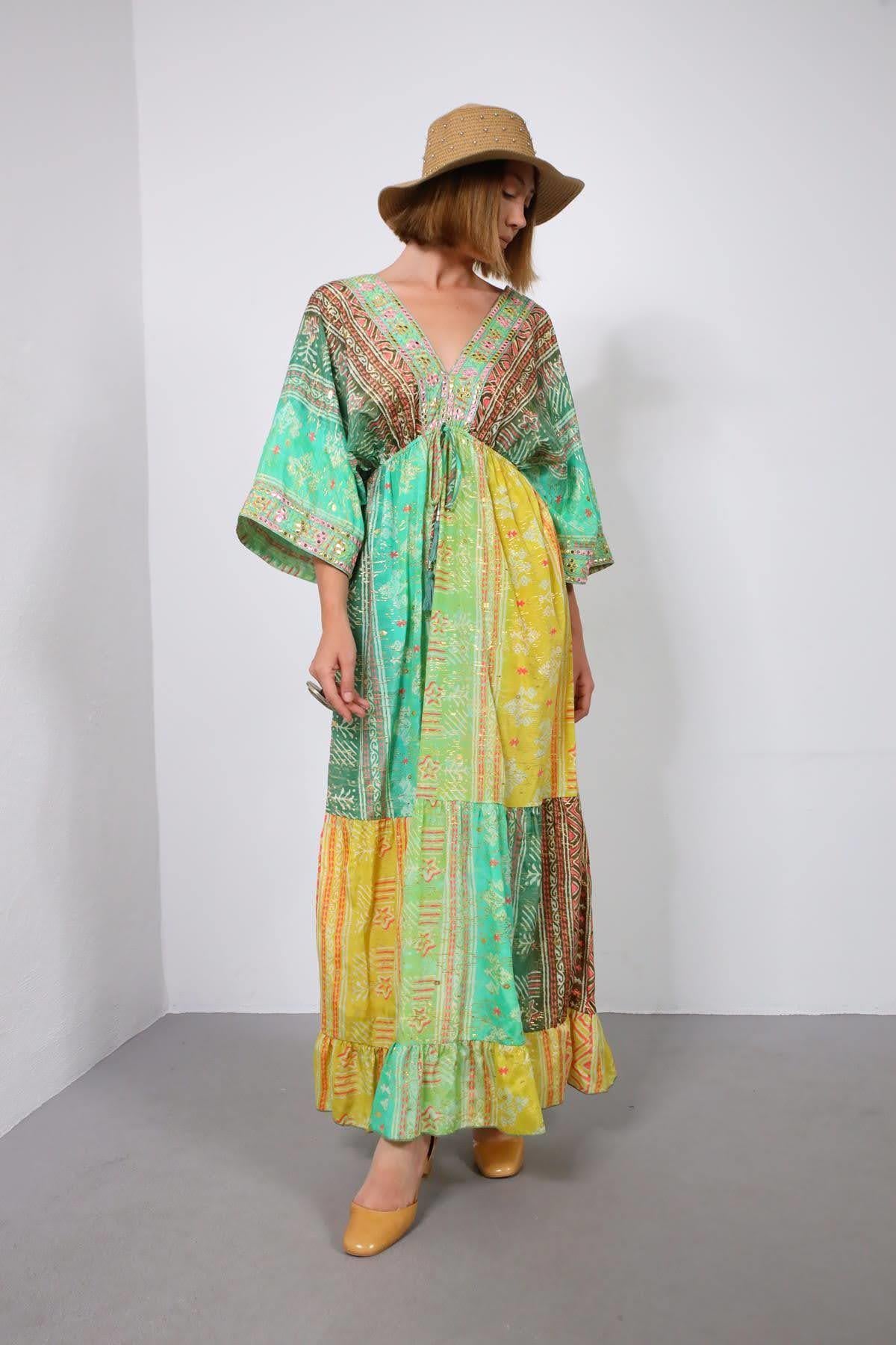 Mint Yeşili Püsküllü V Yaka İşlemeli Otantik İpek Elbise - Şaman Butik Mint Yeşili Püsküllü V Yaka İşlemeli Otantik İpek Elbise