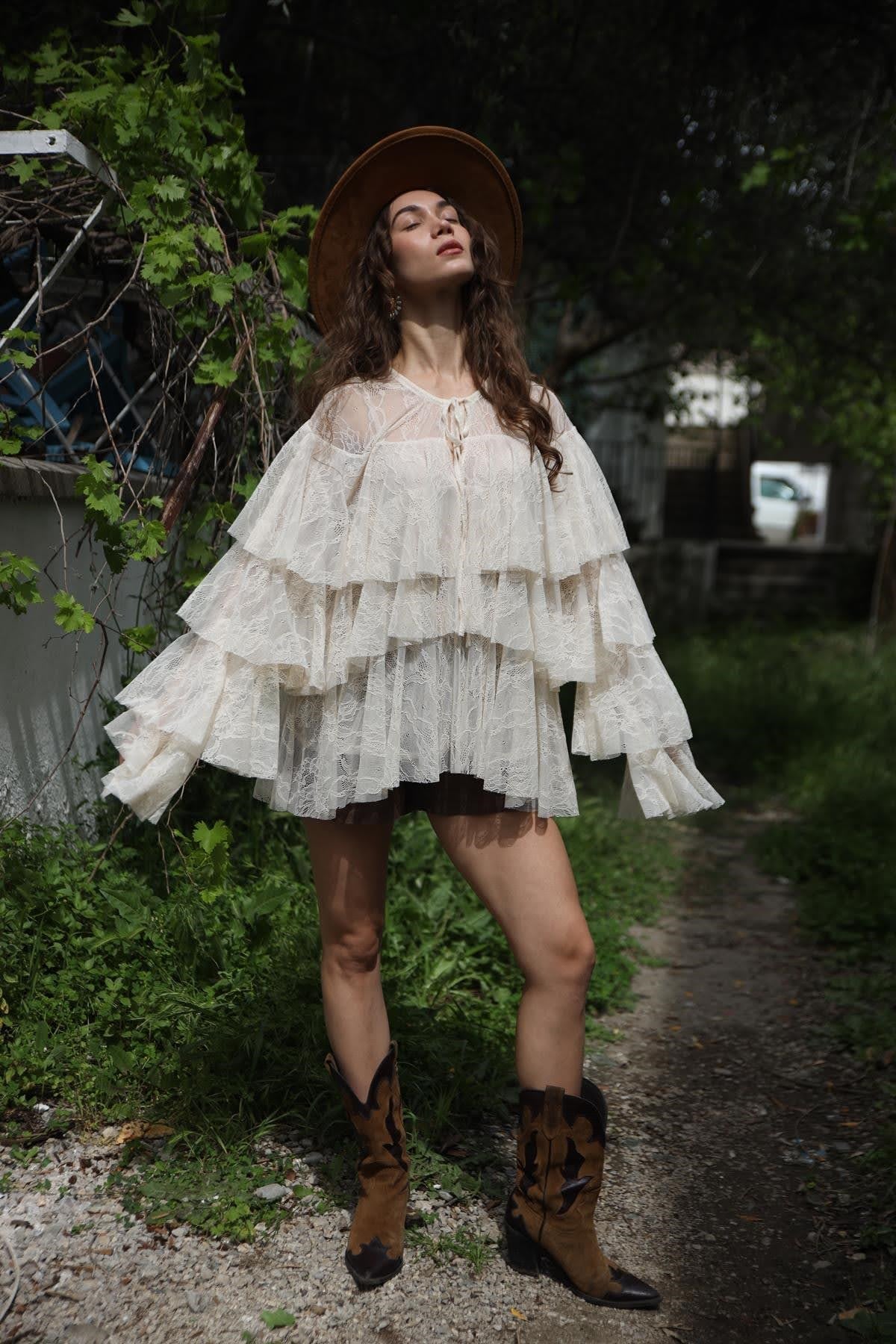 Krem Rengi Kat Kat Güpür Bluz