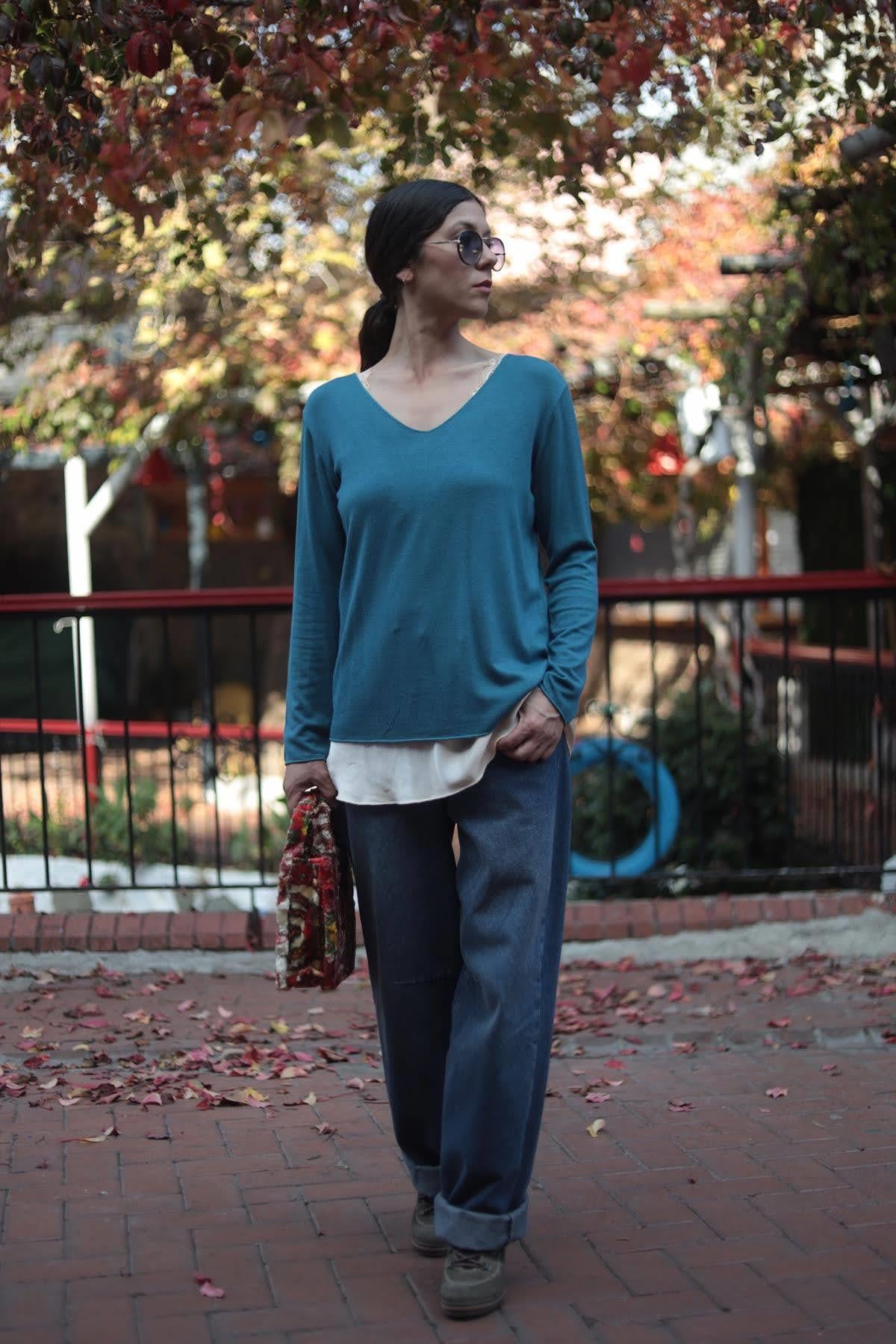 Petrol Mavisi Yumuşak Doku V Yaka Bluz