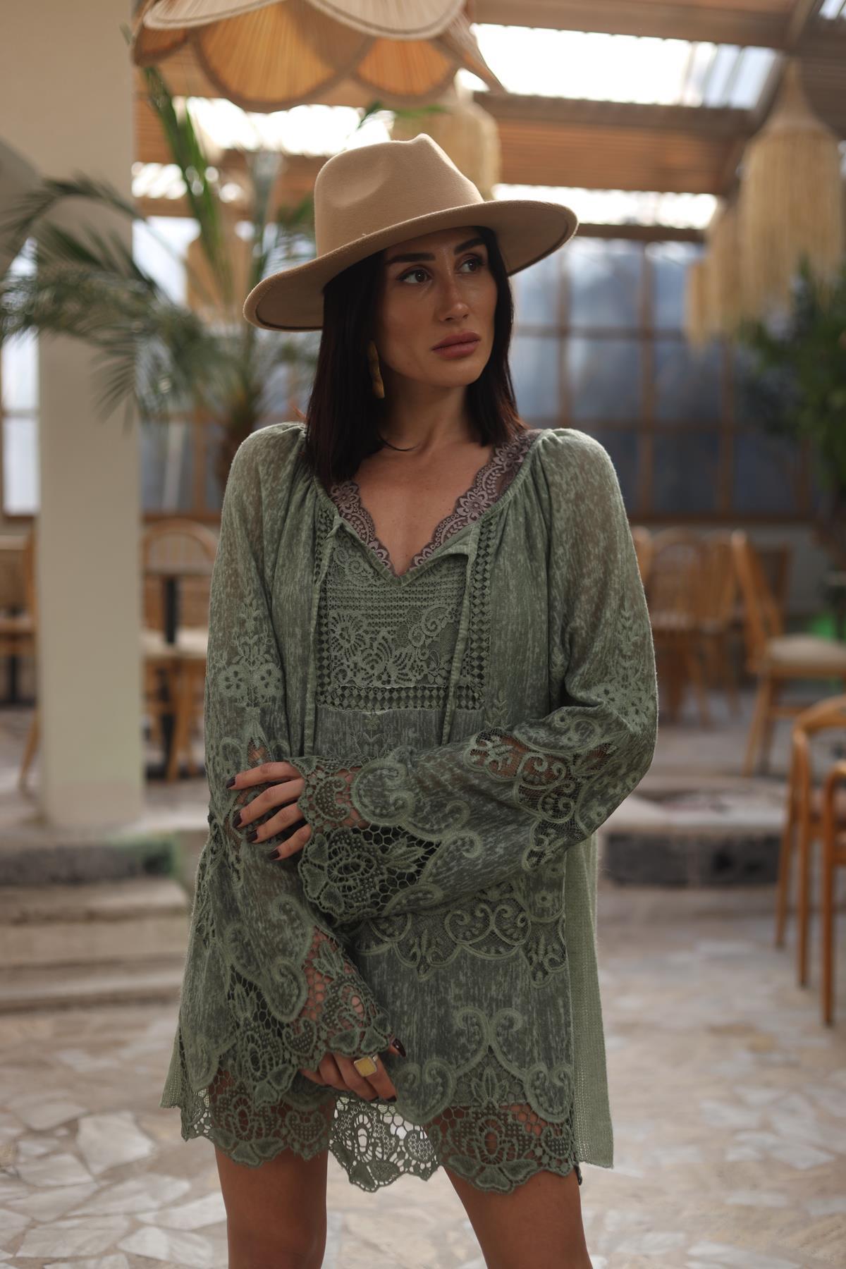 Haki İp Detaylı Dantelli Yünlü Bluz