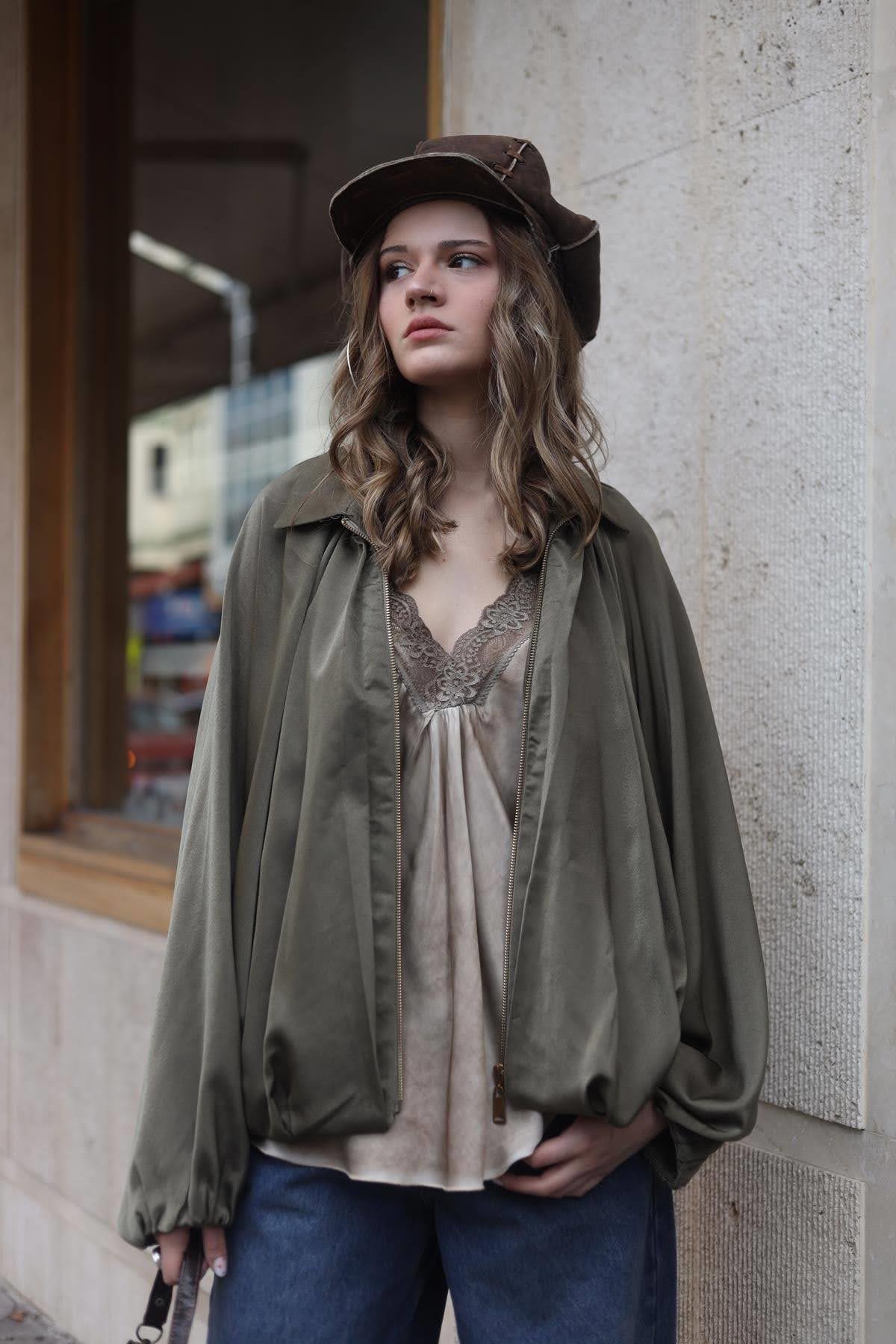 Haki Fermuarlı Yarasa Kol Saten Ceket