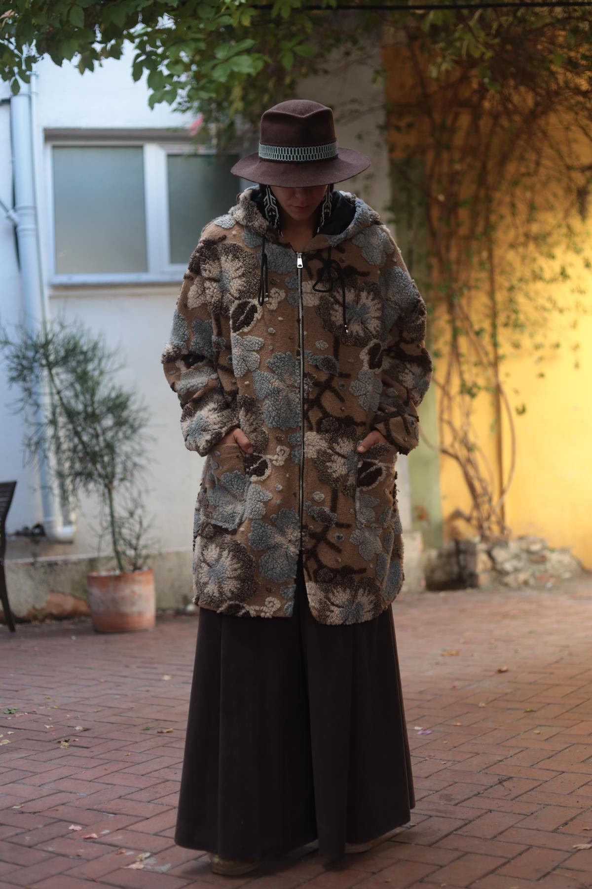 Camel Rengi Çiçek Desenli İpli Kapüşonlu Keçe Kaban