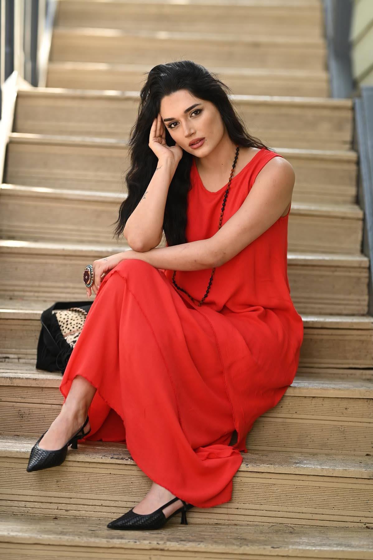 Kırmızı Bisiklet Yaka Kolsuz Kat Kat Elbise