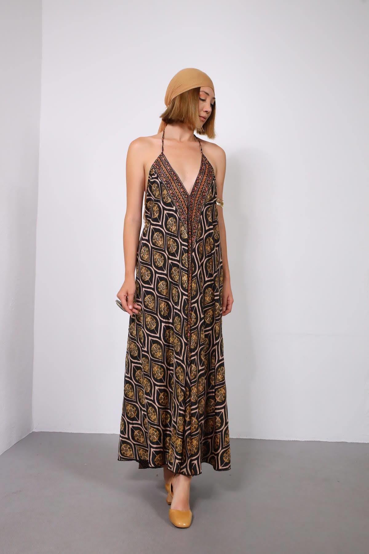 Siyah Önü Arkası V Sırtı Bağcıklı Elbise - Şaman Butik Siyah Önü Arkası V Sırtı Bağcıklı Elbise