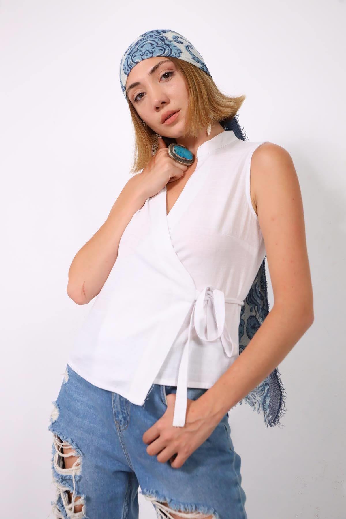 Beyaz Bağlamalı Kruvaze Yelek - Şaman Butik Beyaz Bağlamalı Kruvaze Yelek