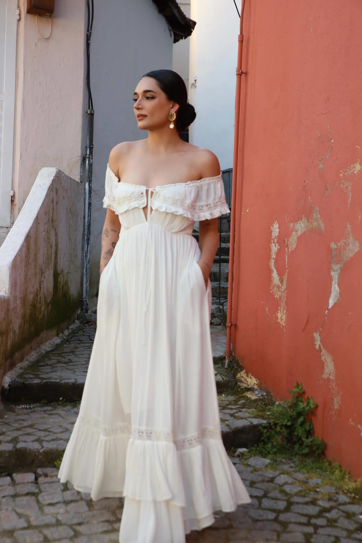 Ekru Madonna Yaka Güpürlü Sırt Dekolteli Elbise