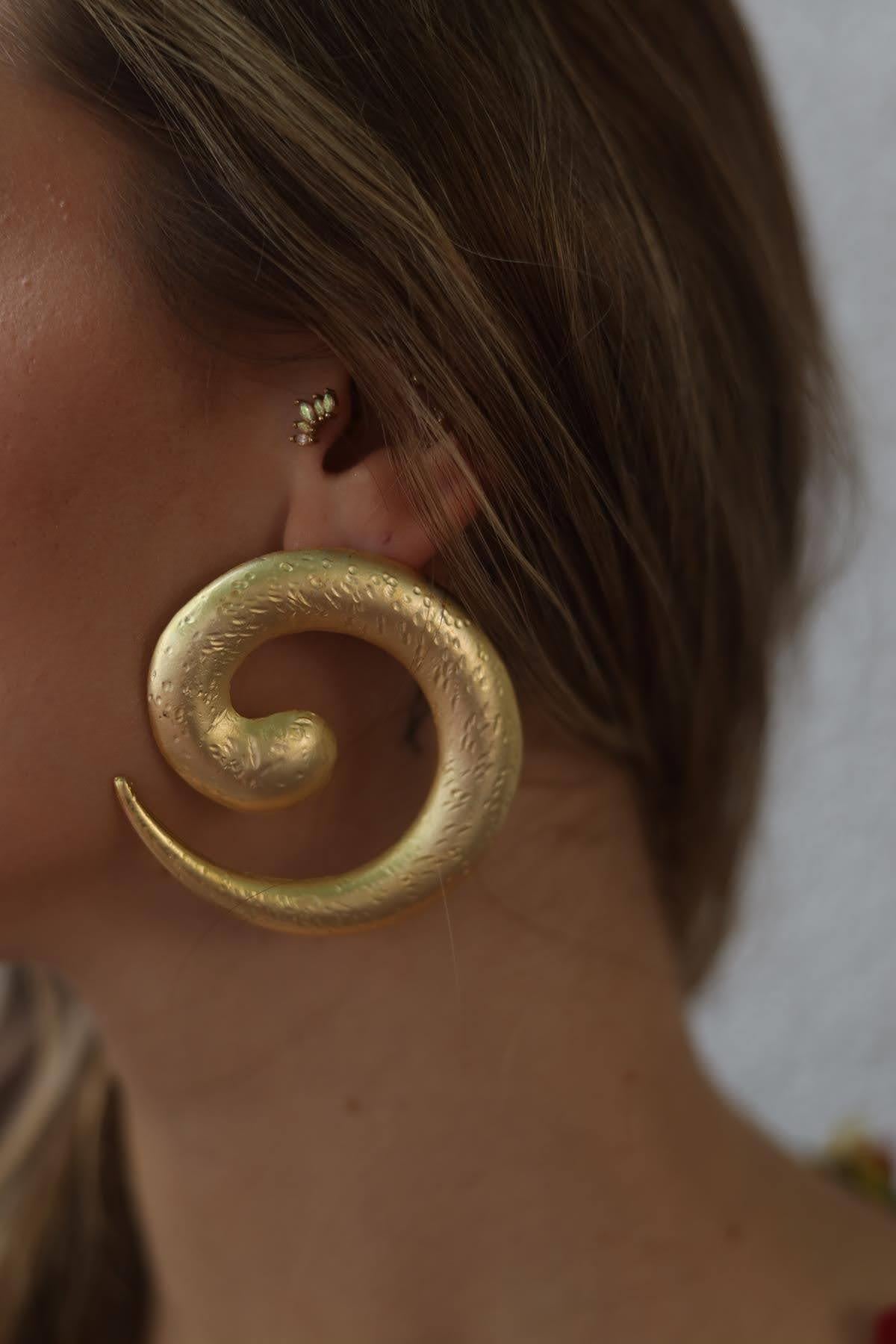 Spiral Tasarım Altın Kaplama Küpe