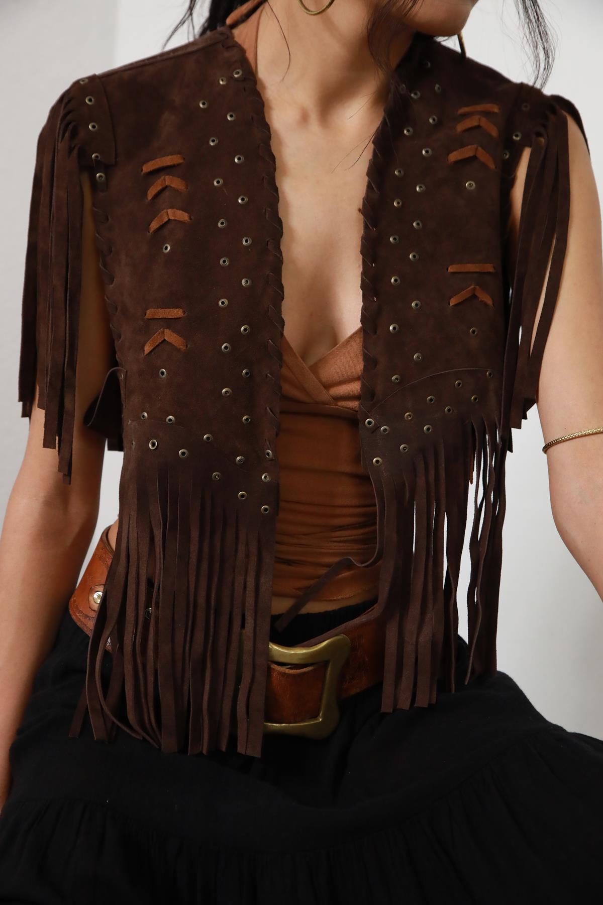 Kahverengi Zımba Detaylı Püsküllü Süet Deri Yelek