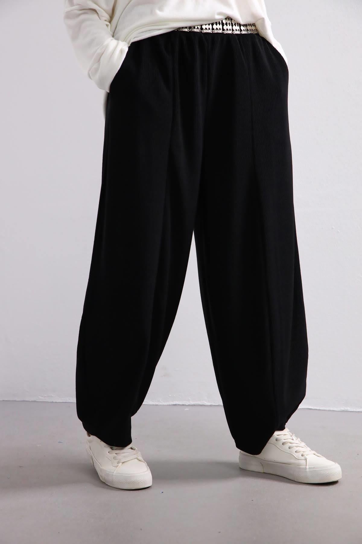  Siyah Dikiş Detaylı Fitilli Kadife Pantolon