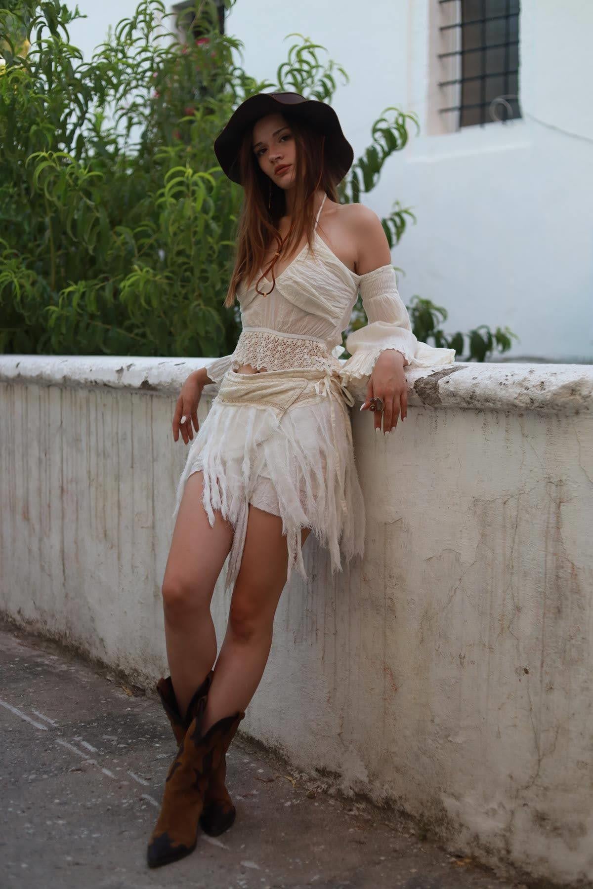 Ekru Yarasa Kol Dantelli Crop Bluz