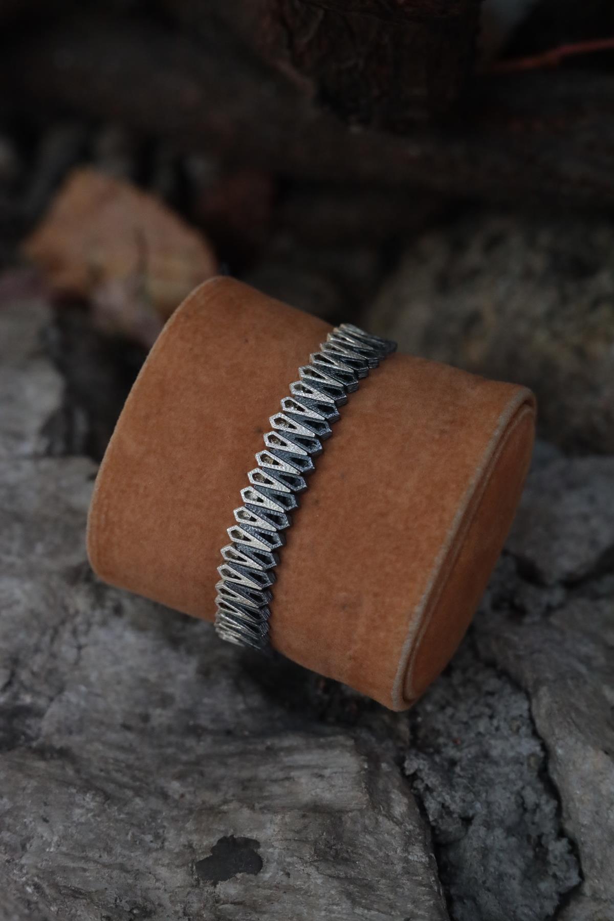 Alloy Madeni El Yapımı Gri Bileklik