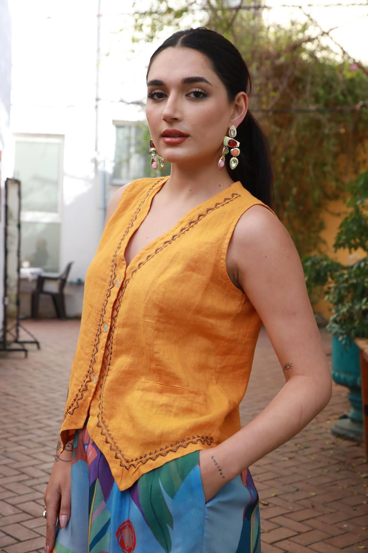 Turuncu İşlemeli Keten Yelek