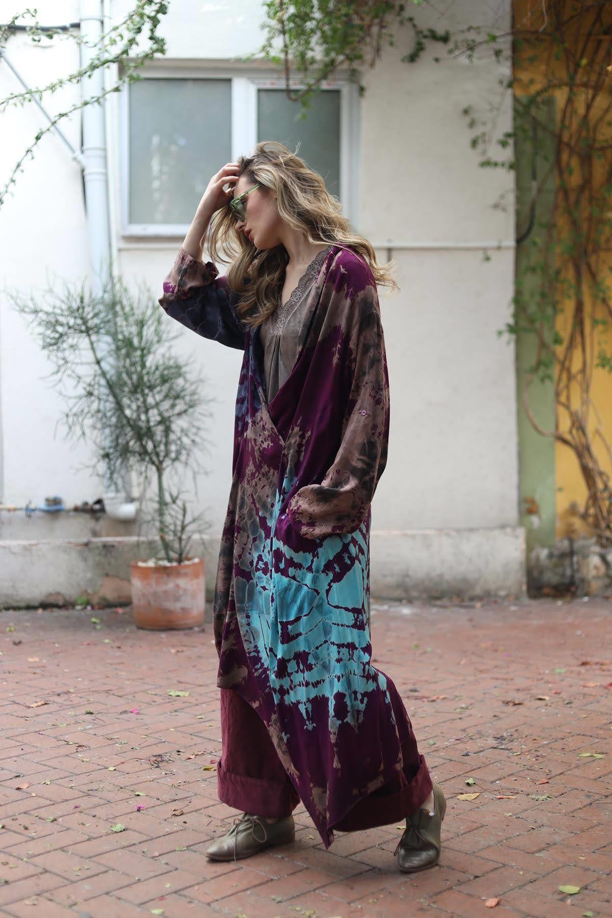 Mor Yaka Detaylı Batikli Elbise