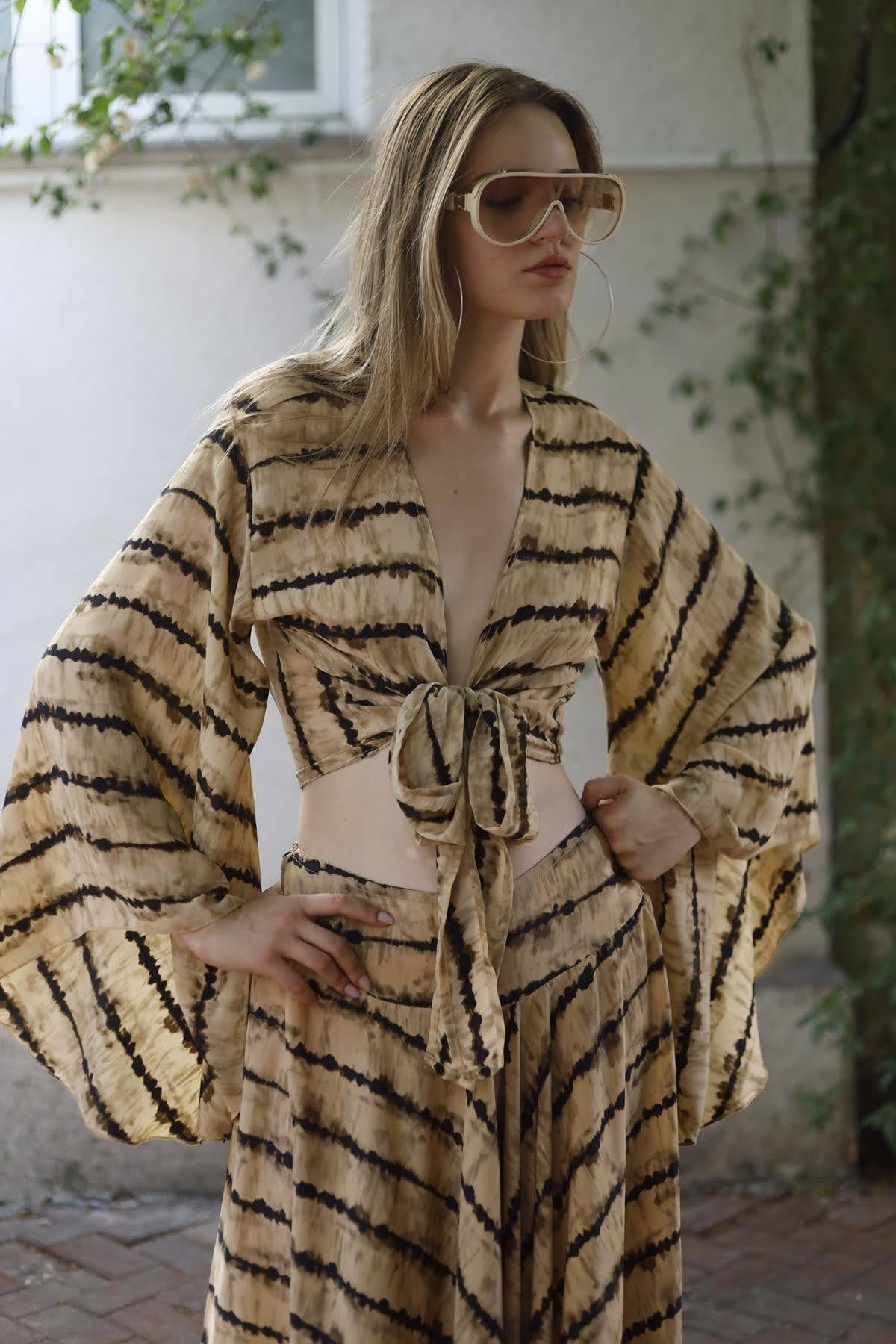 Bej Yarasa Kol İpek Bolero