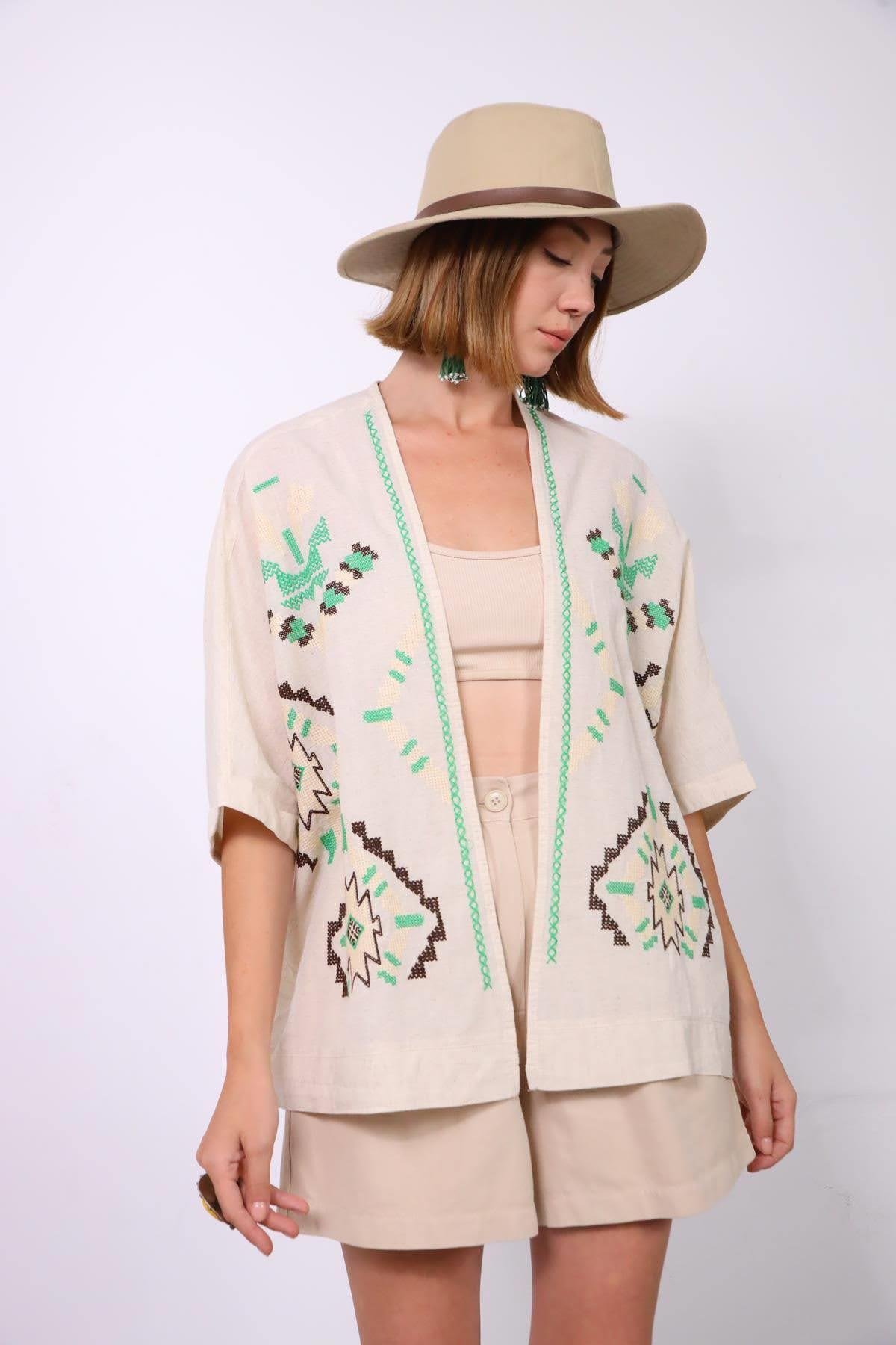  Krem Rengi Kanaviçe İşlemeli Kısa Kimono