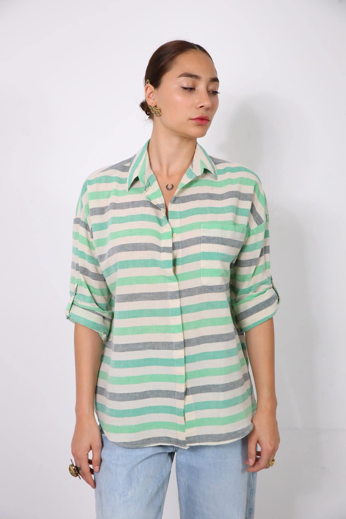  Yeşil Çizgili Yakalı Gömlek