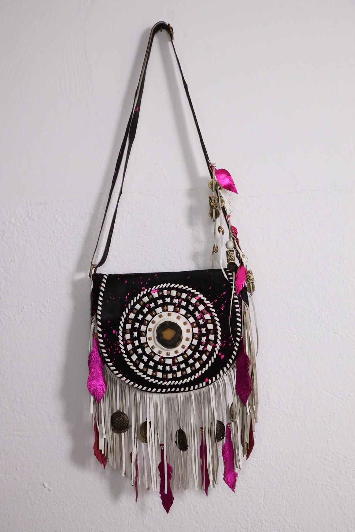  Siyah Taş Detaylı Benekli Tay Tüyü Tasarım Çanta