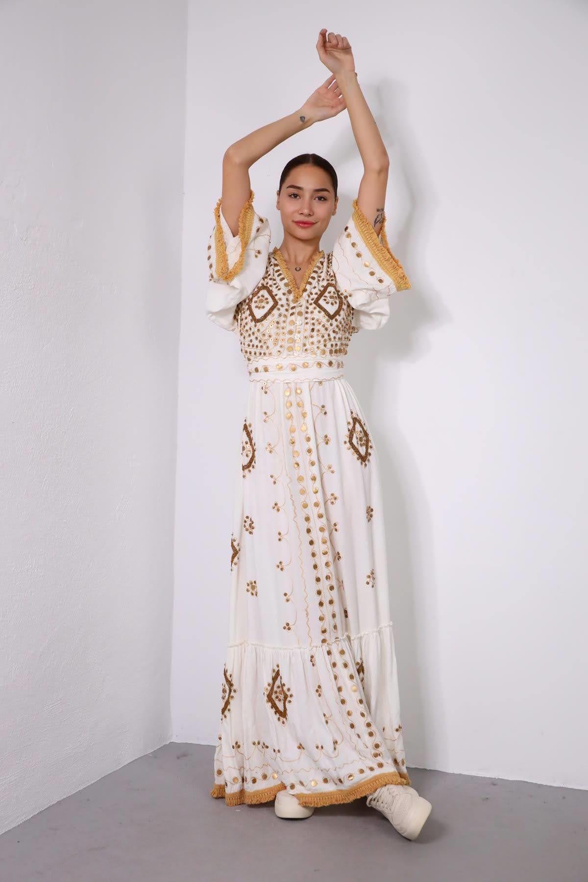  Ekru Kendinden Desenli İşlemeli Otantik Elbise