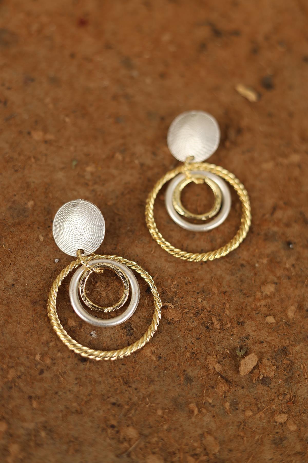 İç İçe Halka Tasarım Küpe