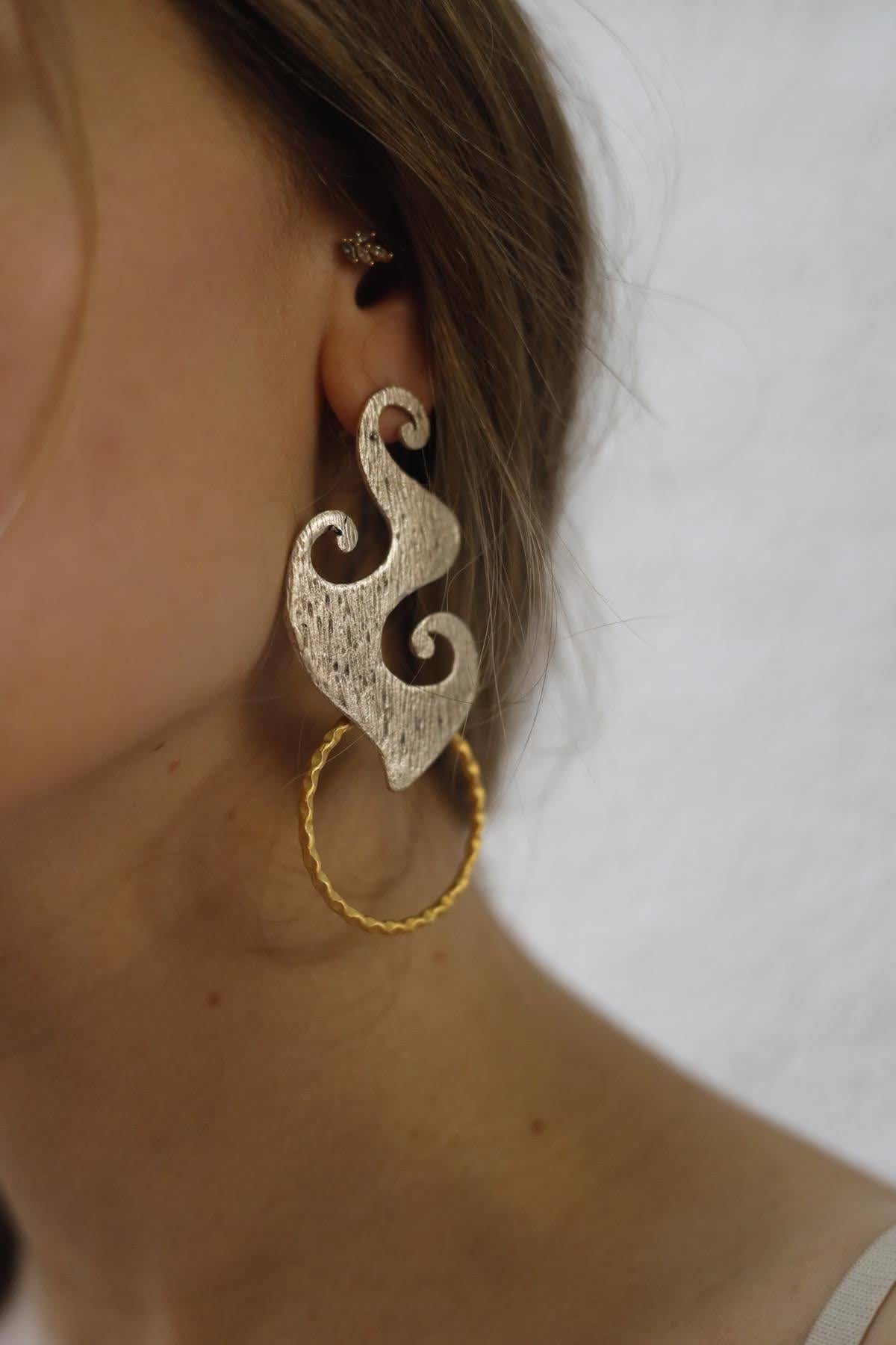 Dalga Detaylı Altın Ve Gümüş Kaplama Küpe