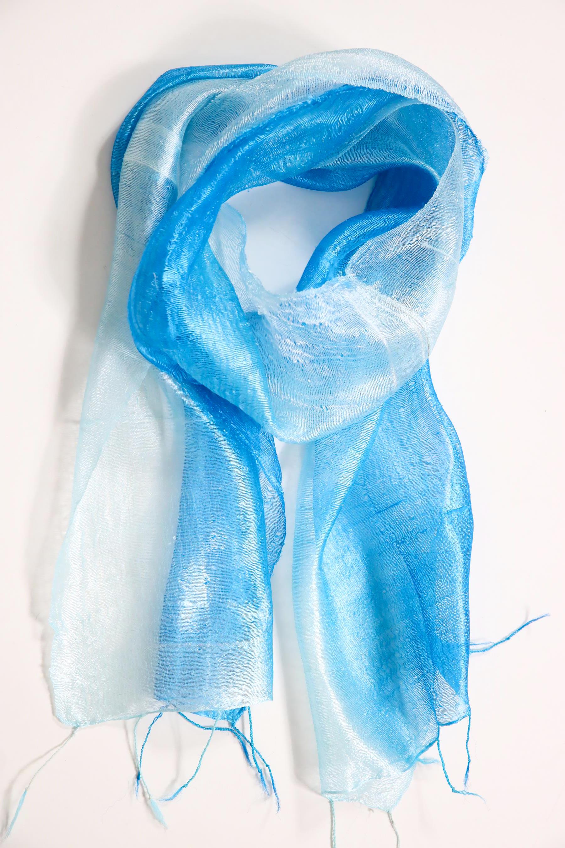 Mavi Beyaz Geçişli İpek Şal - Şaman Butik Mavi Beyaz Geçişli İpek Şal