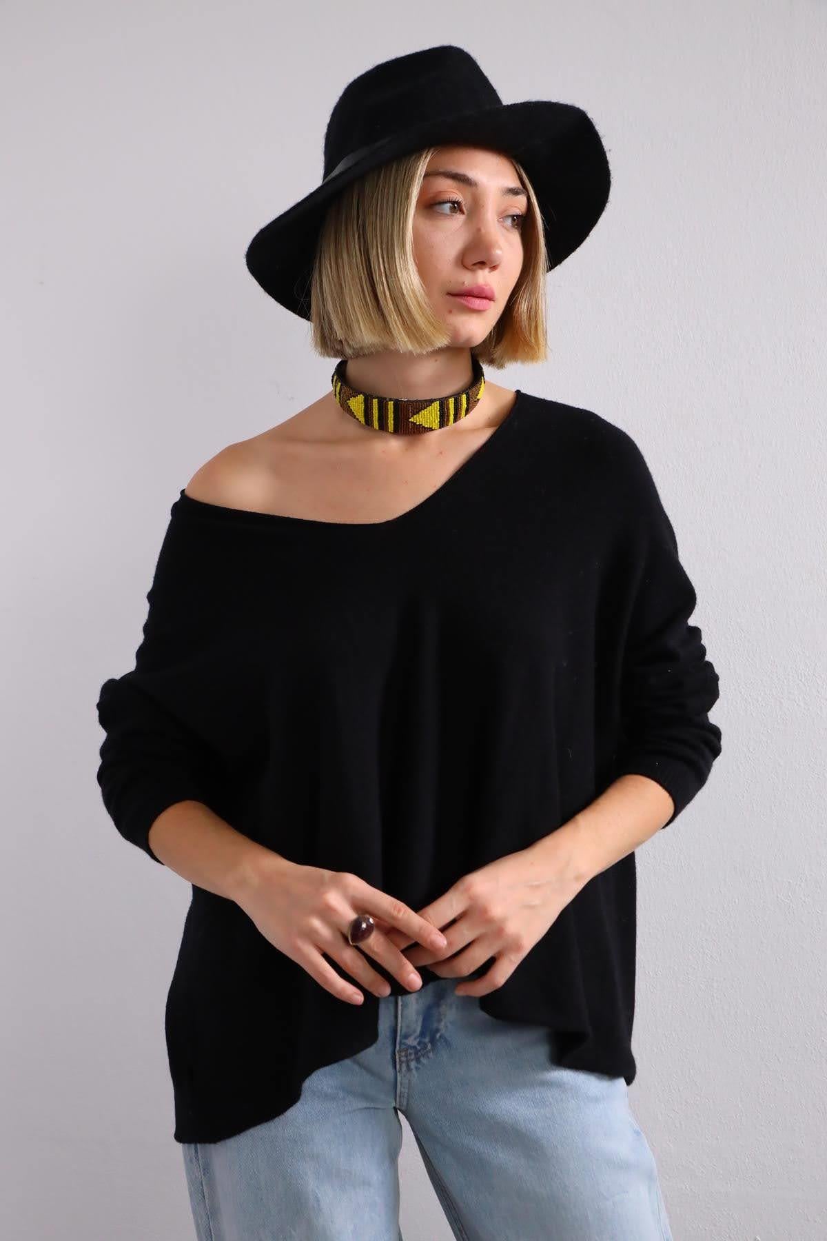 Siyah Yumuşak Doku Salaş Kazak - Şaman Butik Siyah Yumuşak Doku Salaş Kazak