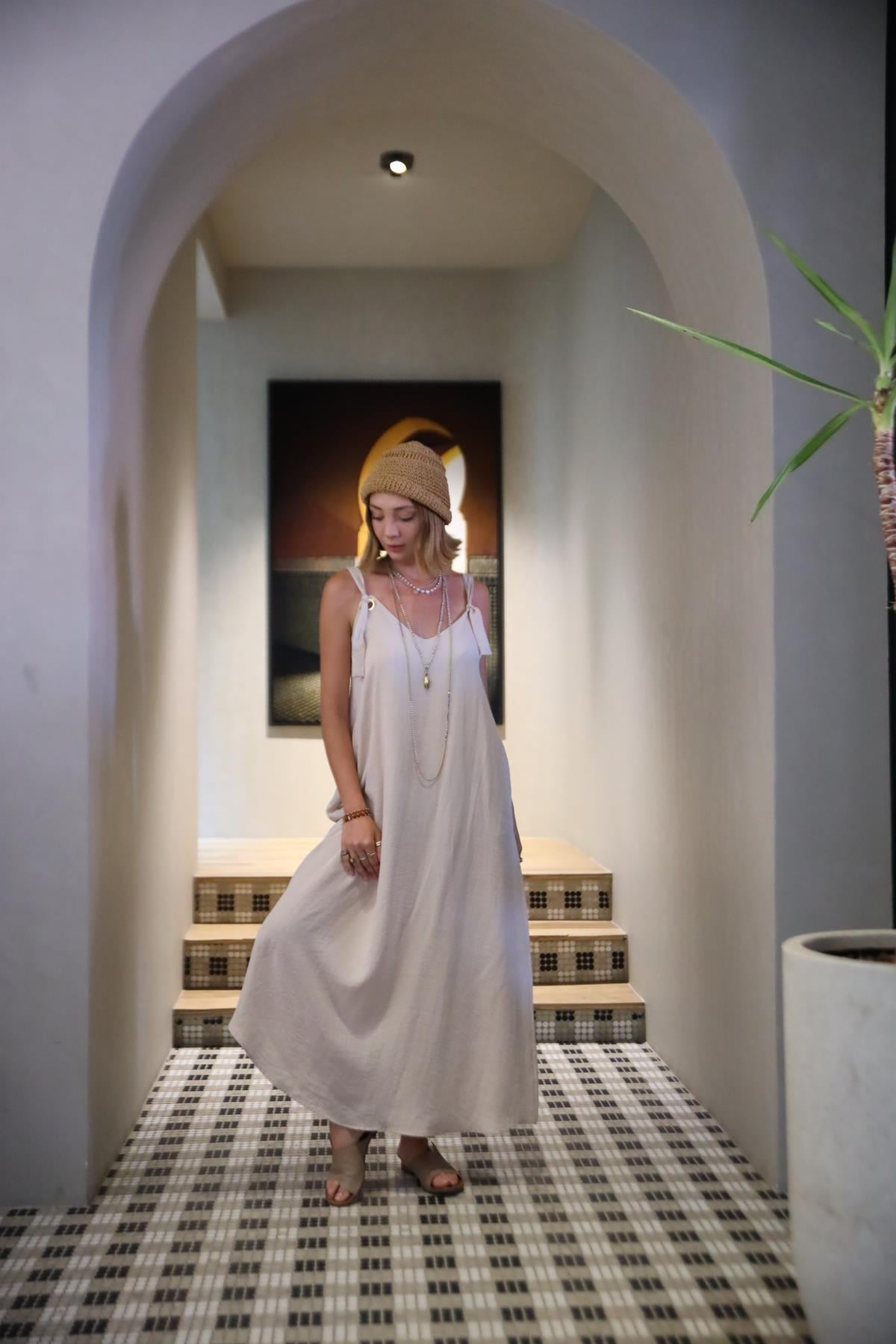 Krem Rengi Kuş Gözü Detaylı Salaş Askılı Elbise - Şaman Butik Krem Rengi Kuş Gözü Detaylı Salaş Askılı Elbise