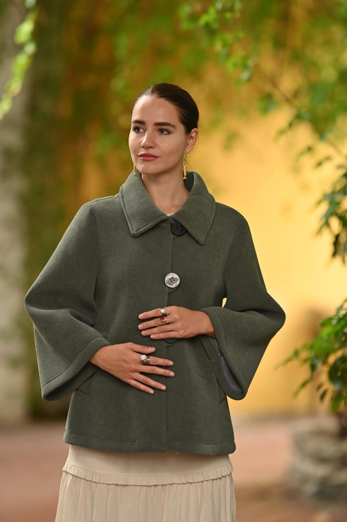 Haki Büyük Düğmeli Kolları Geniş Ceket