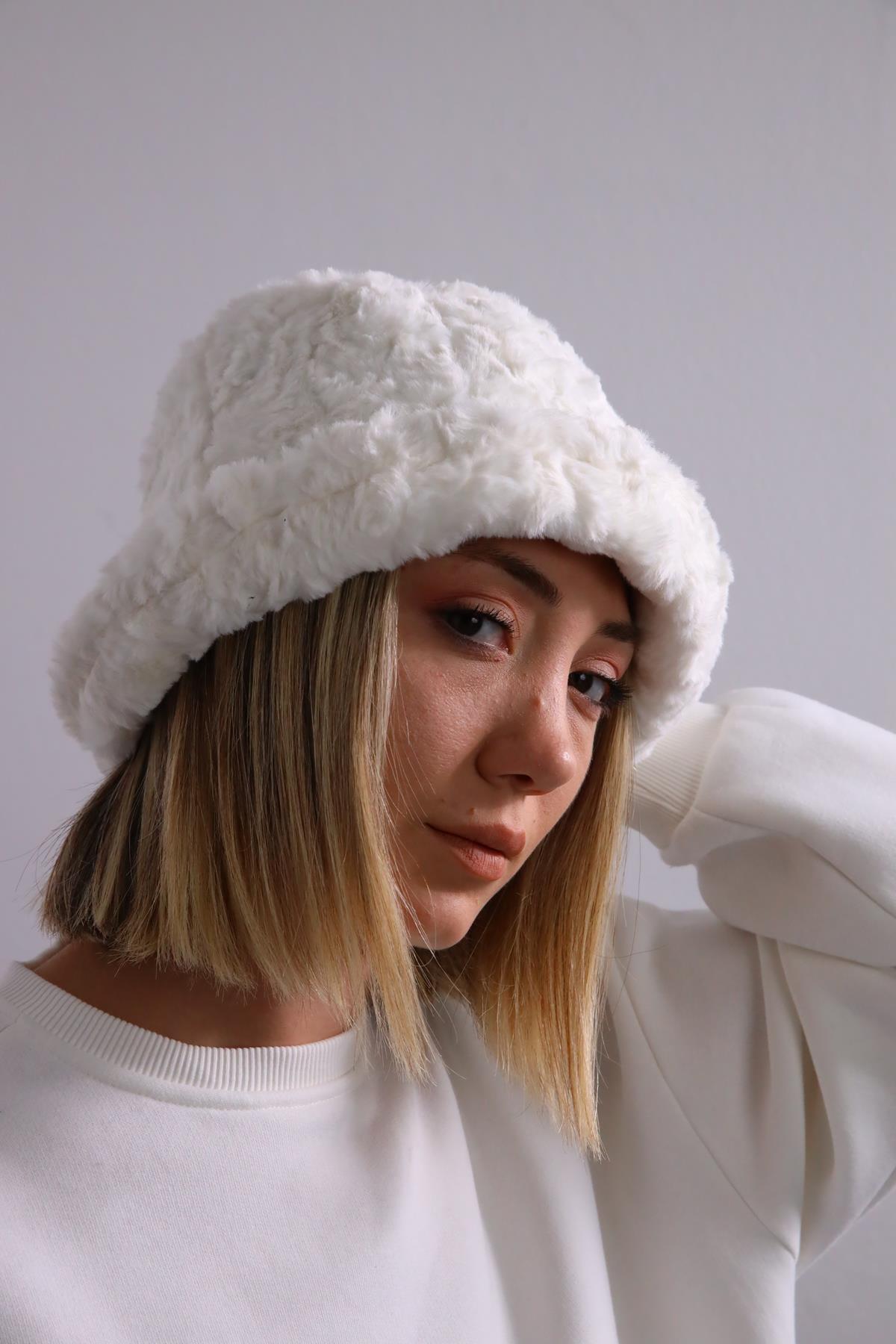  Beyaz Peluş Bucket Şapka