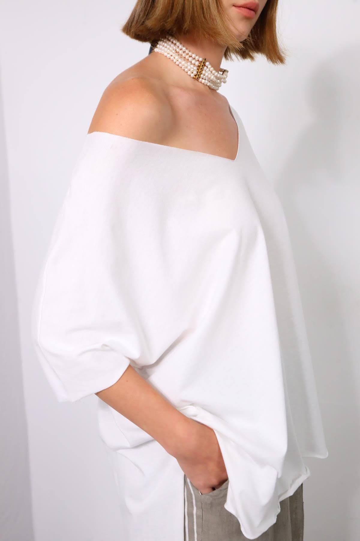  Ekru V Yaka Arkası Uzun Salaş Tişört