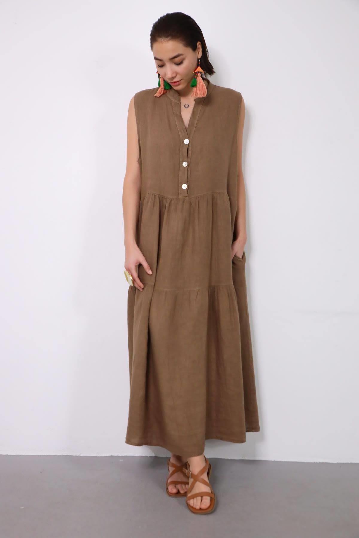 Toprak Rengi Hakim Yaka Parça Detaylı Kolsuz Elbise - Şaman Butik Toprak Rengi Hakim Yaka Parça Detaylı Kolsuz Elbise