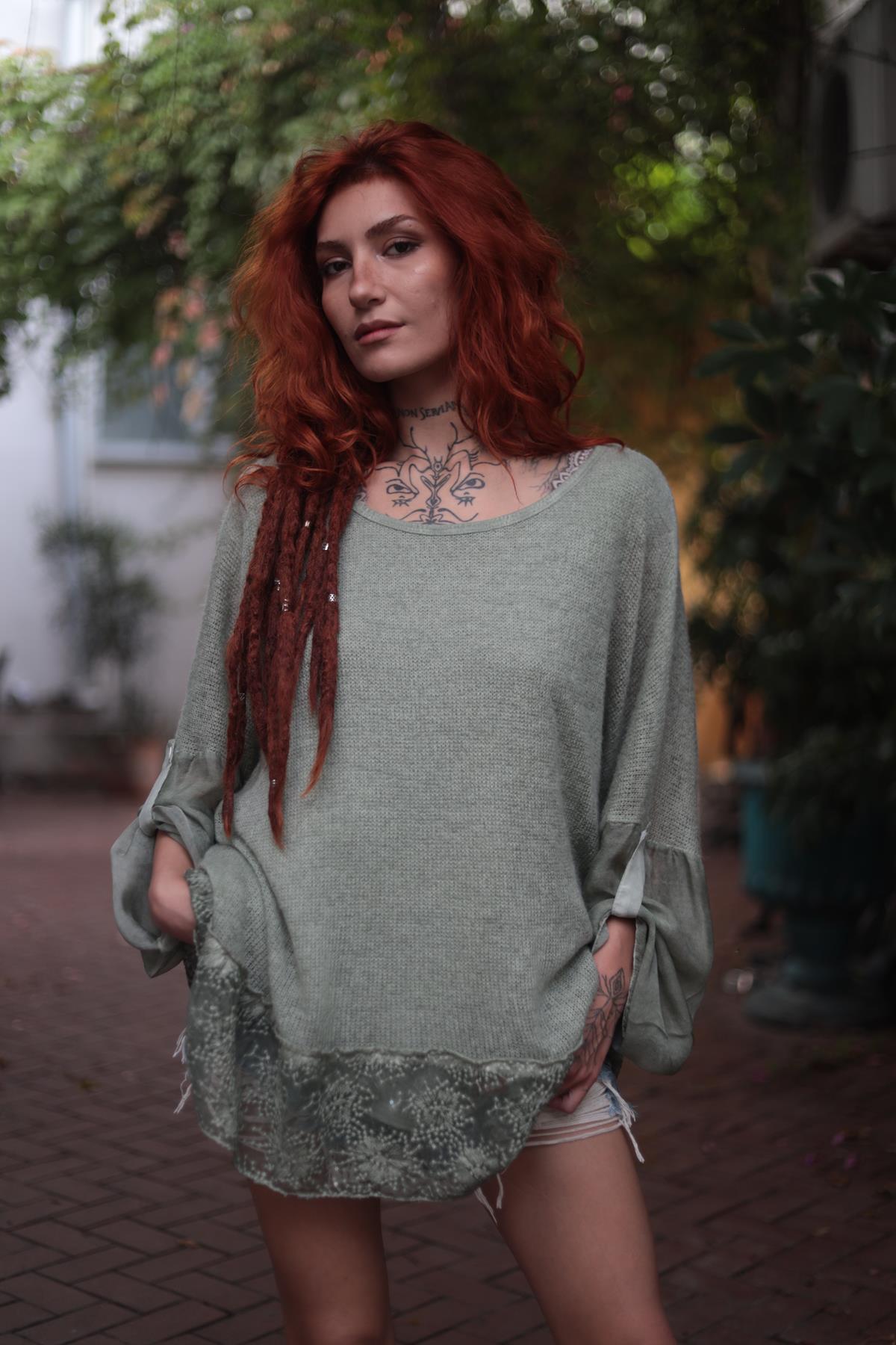 Haki Eteği Payet Detay Dantelli Triko Bluz