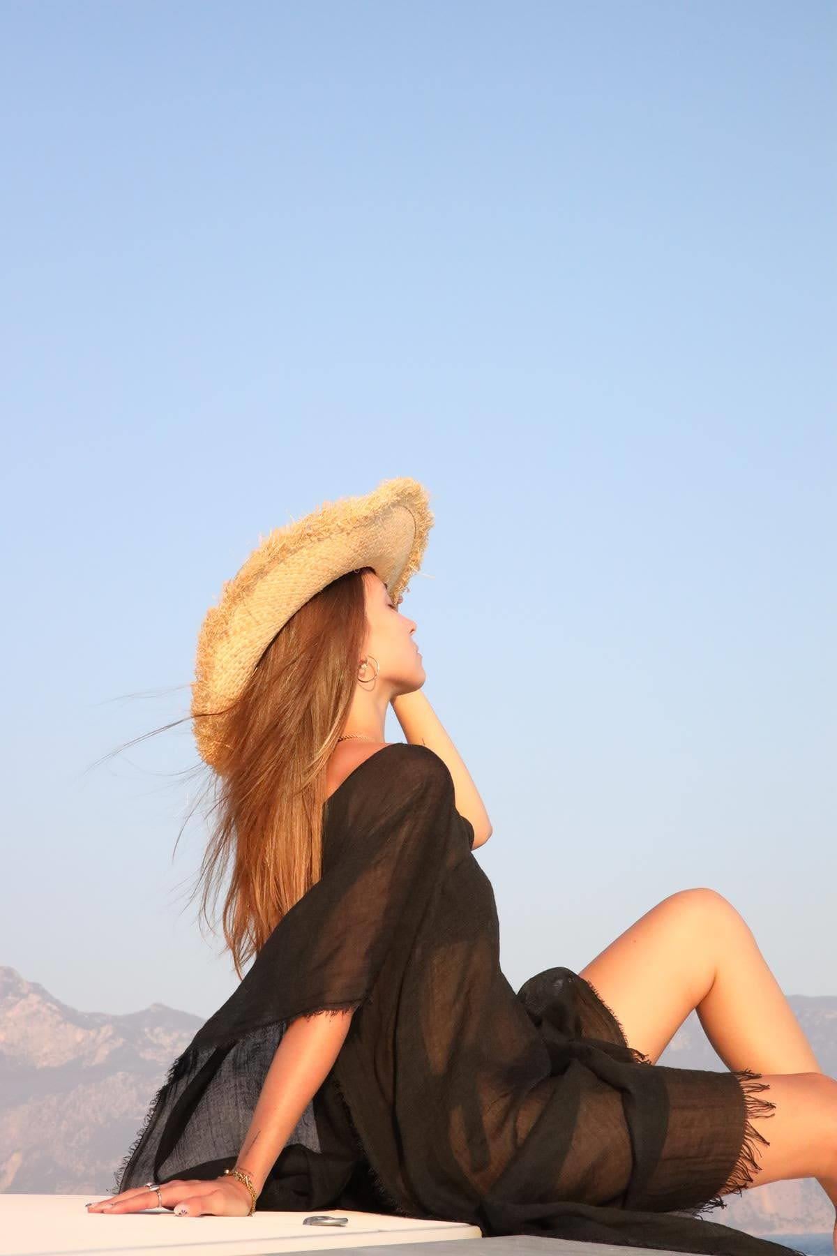  Siyah Püsküllü Pareo