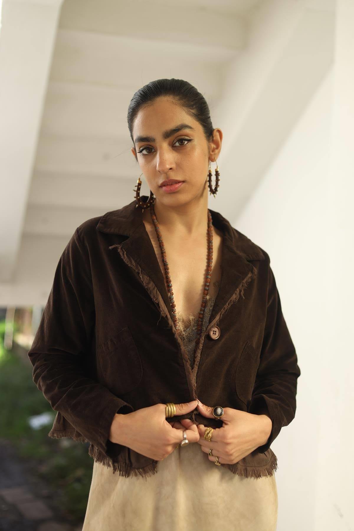 Kahverengi Parça Detaylı Kadife Crop Ceket