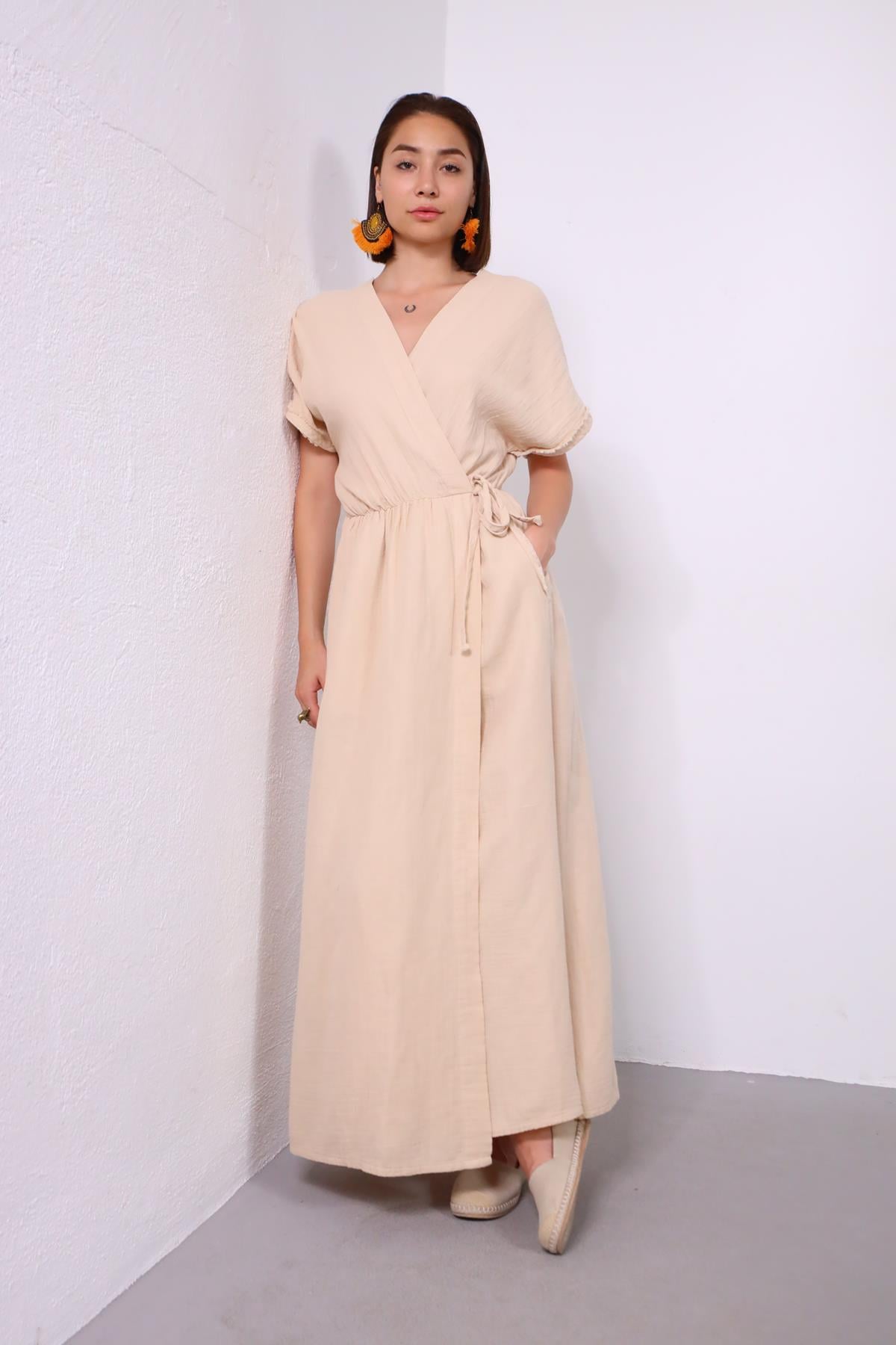 Krem Rengi Püsküllü Yırtmaçlı Anvelop Elbise - Şaman Butik Krem Rengi Püsküllü Yırtmaçlı Anvelop Elbise