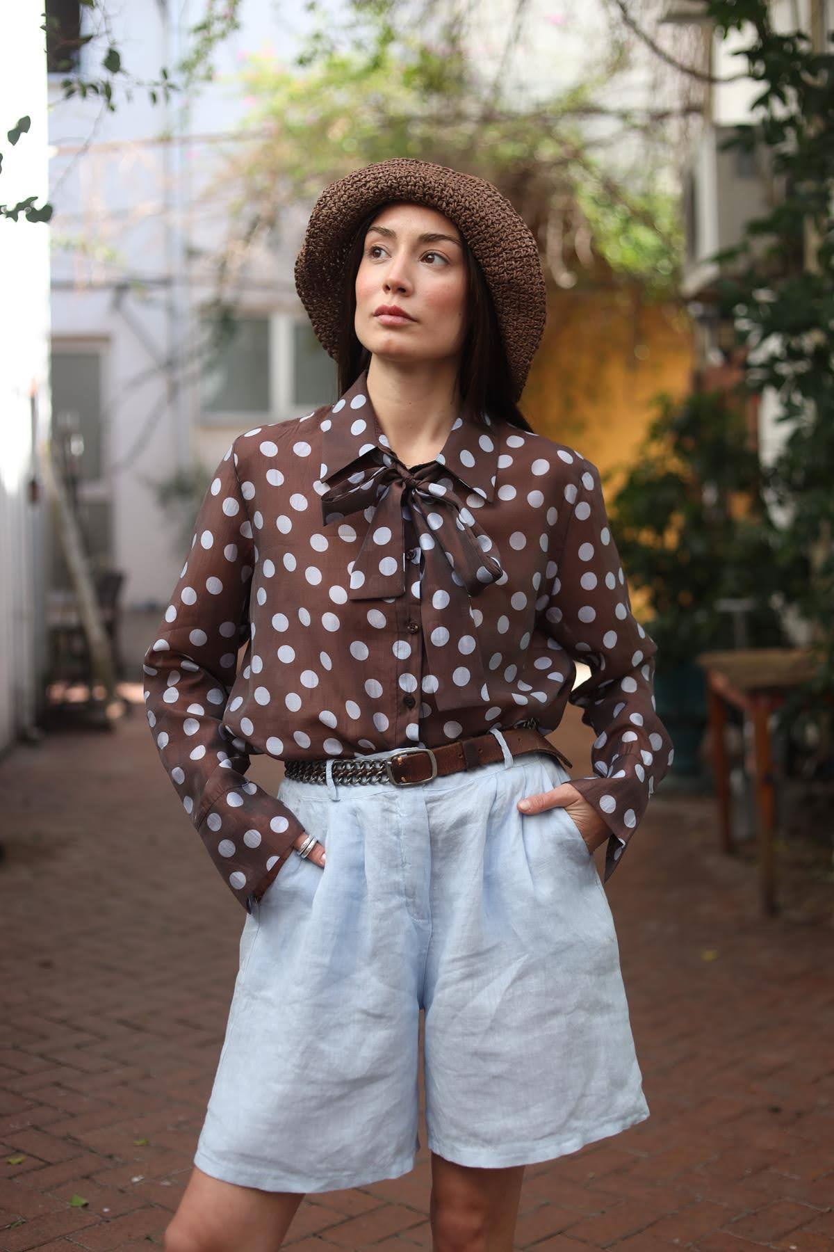 Kahverengi Bağlamalı Puantiyeli Gömlek