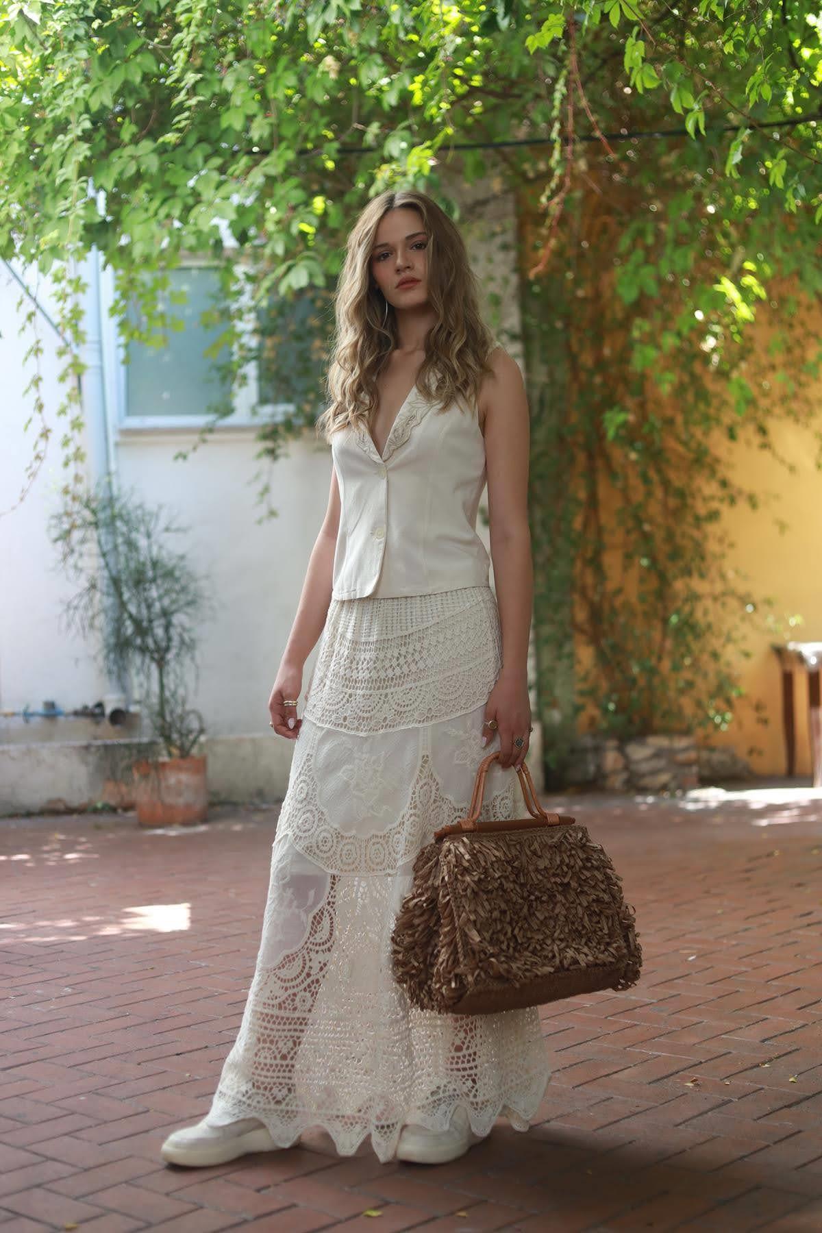 Cream Elastic Waist Lined Lace Skirt