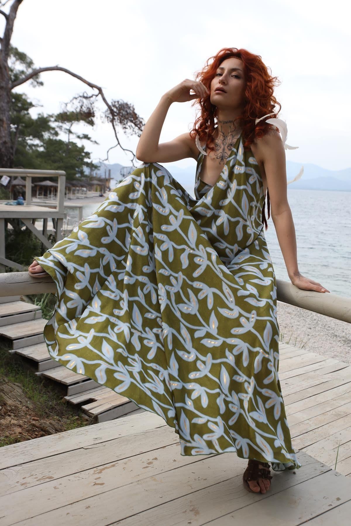 Yeşil V Yaka Sırt Dekolteli Önü Dikiş Detaylı İpek Elbise