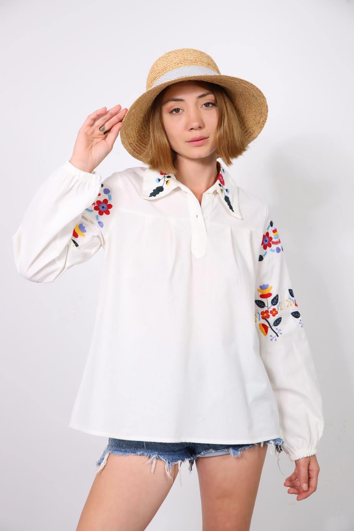 Beyaz Çiçek İşlemeli Gömlek Yaka Bluz - Şaman Butik Beyaz Çiçek İşlemeli Gömlek Yaka Bluz