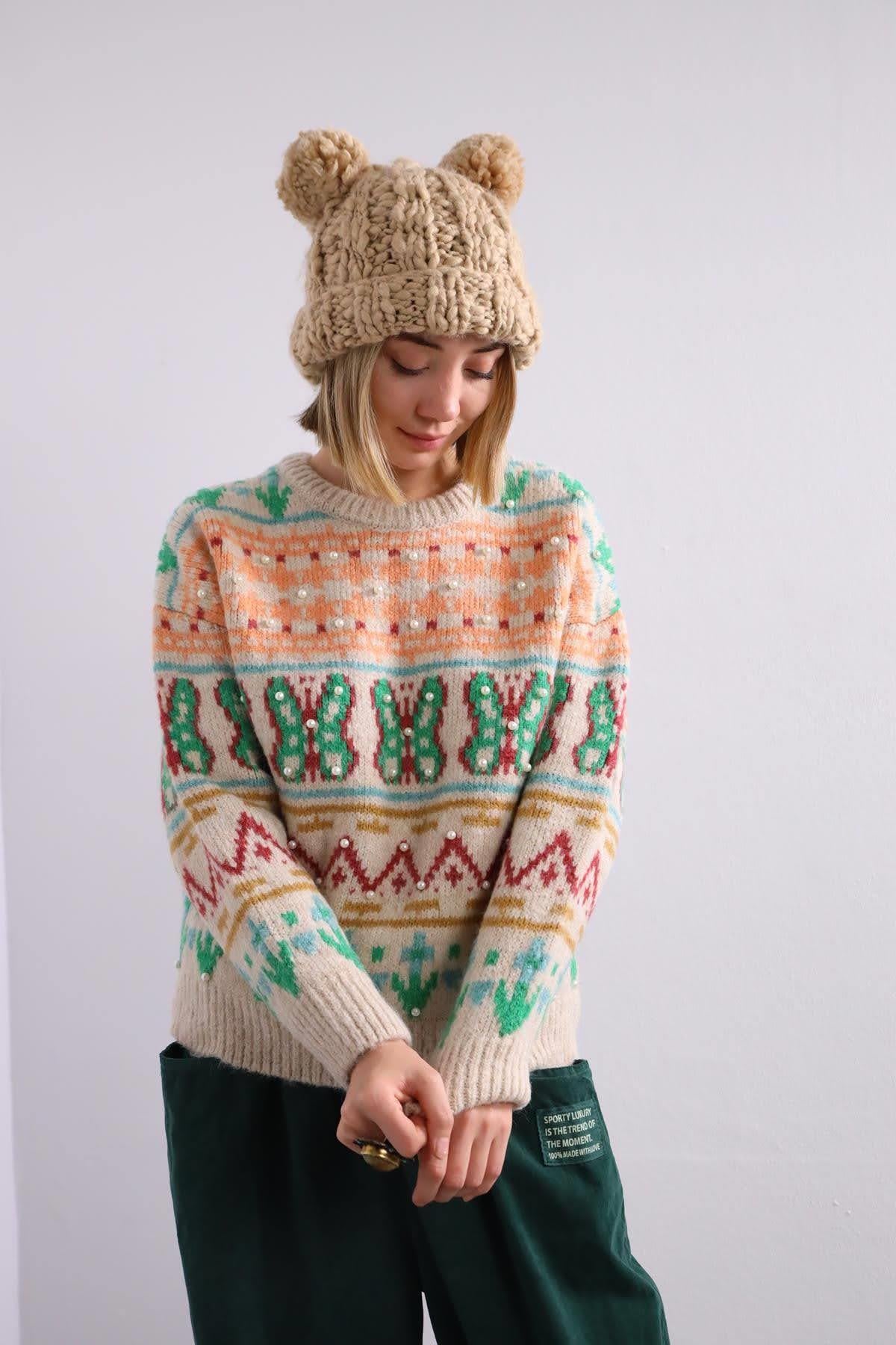 Krem Rengi İnci Detaylı Motifli Kazak - Şaman Butik Krem Rengi İnci Detaylı Motifli Kazak